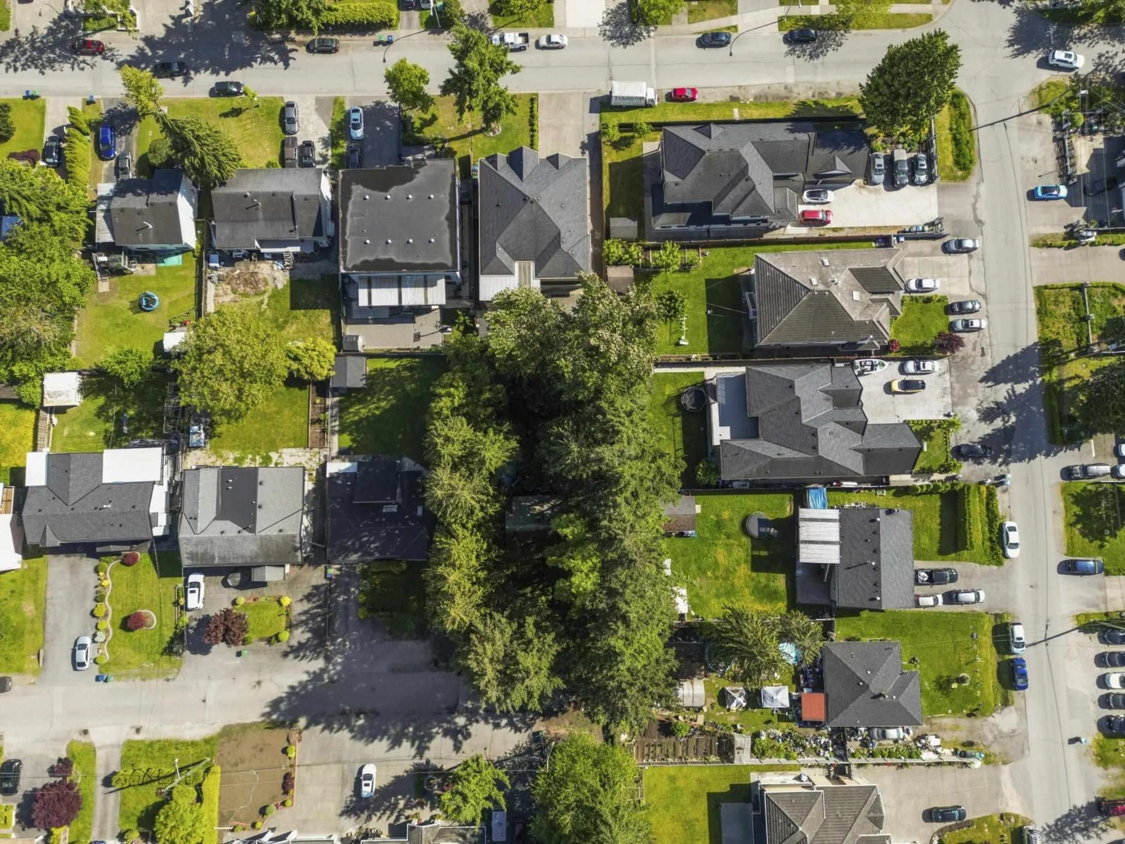 A pic from outside/outdoor area/front of a property/back of a property/a pic from drone, street for 14924 90A AVENUE, Surrey British Columbia V3R1B4