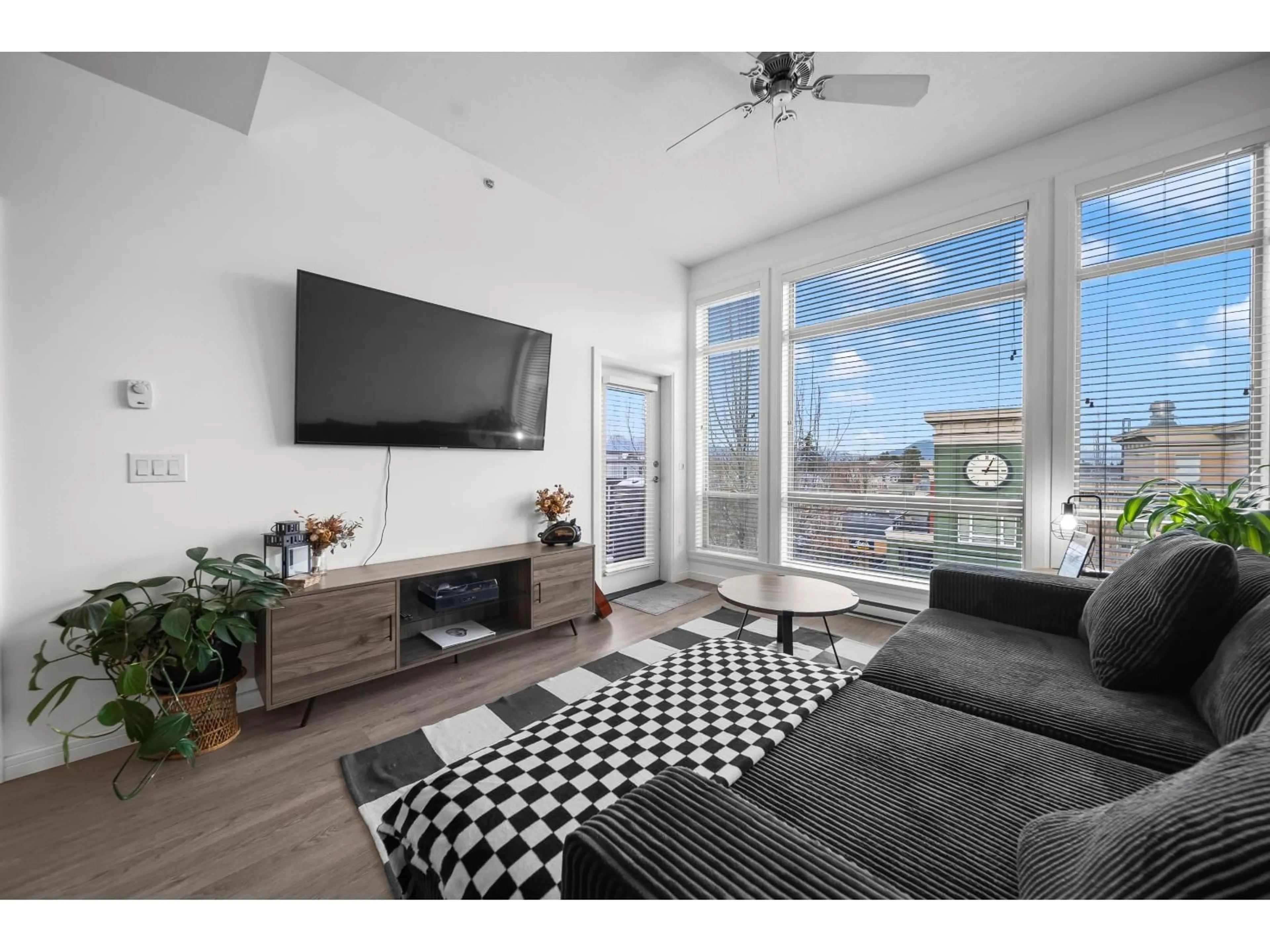 Living room with furniture, unknown for 408 - 45530 MARKET WAY, Chilliwack British Columbia V2R0M5