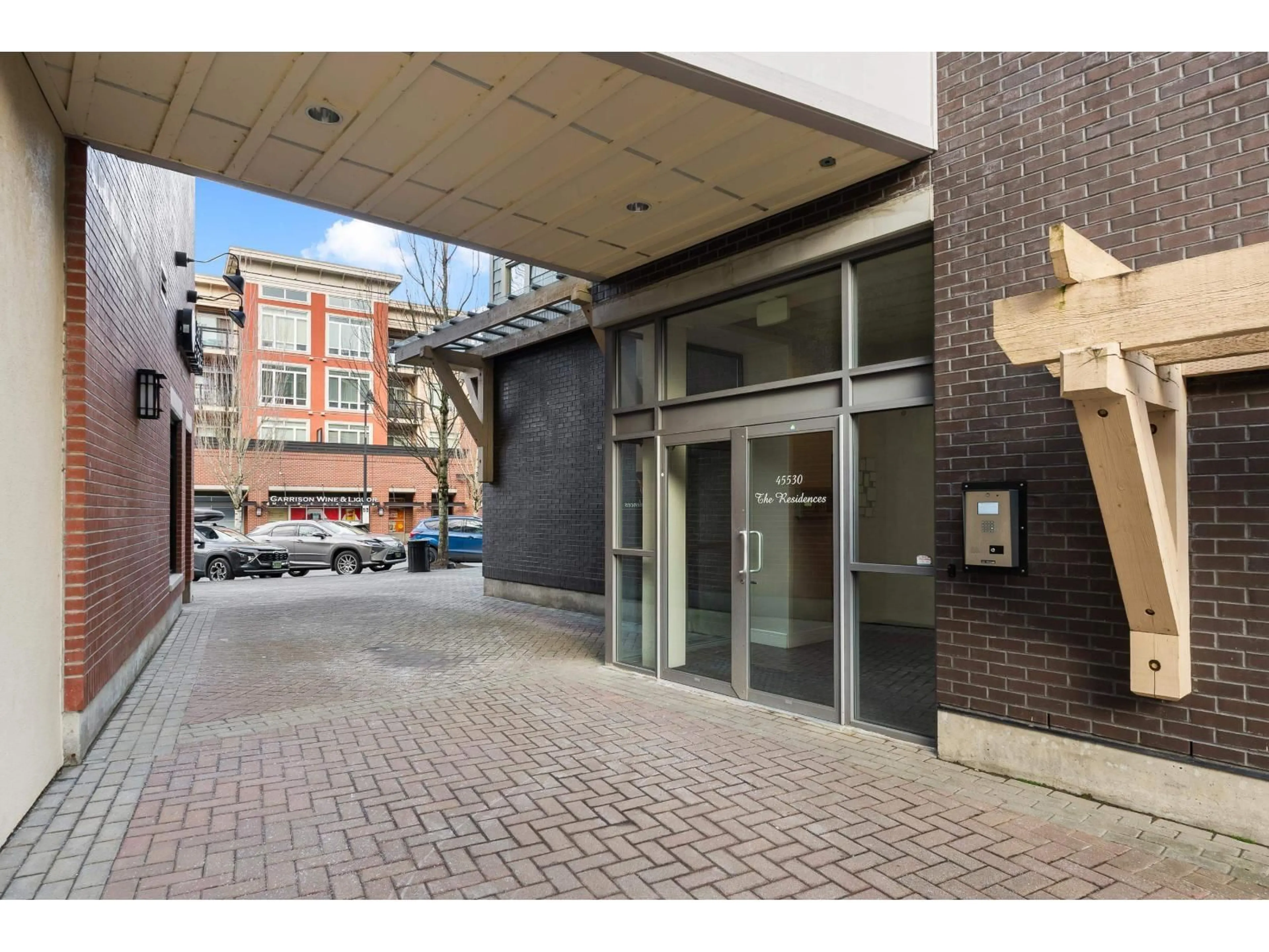 Indoor foyer for 408 - 45530 MARKET WAY, Chilliwack British Columbia V2R0M5