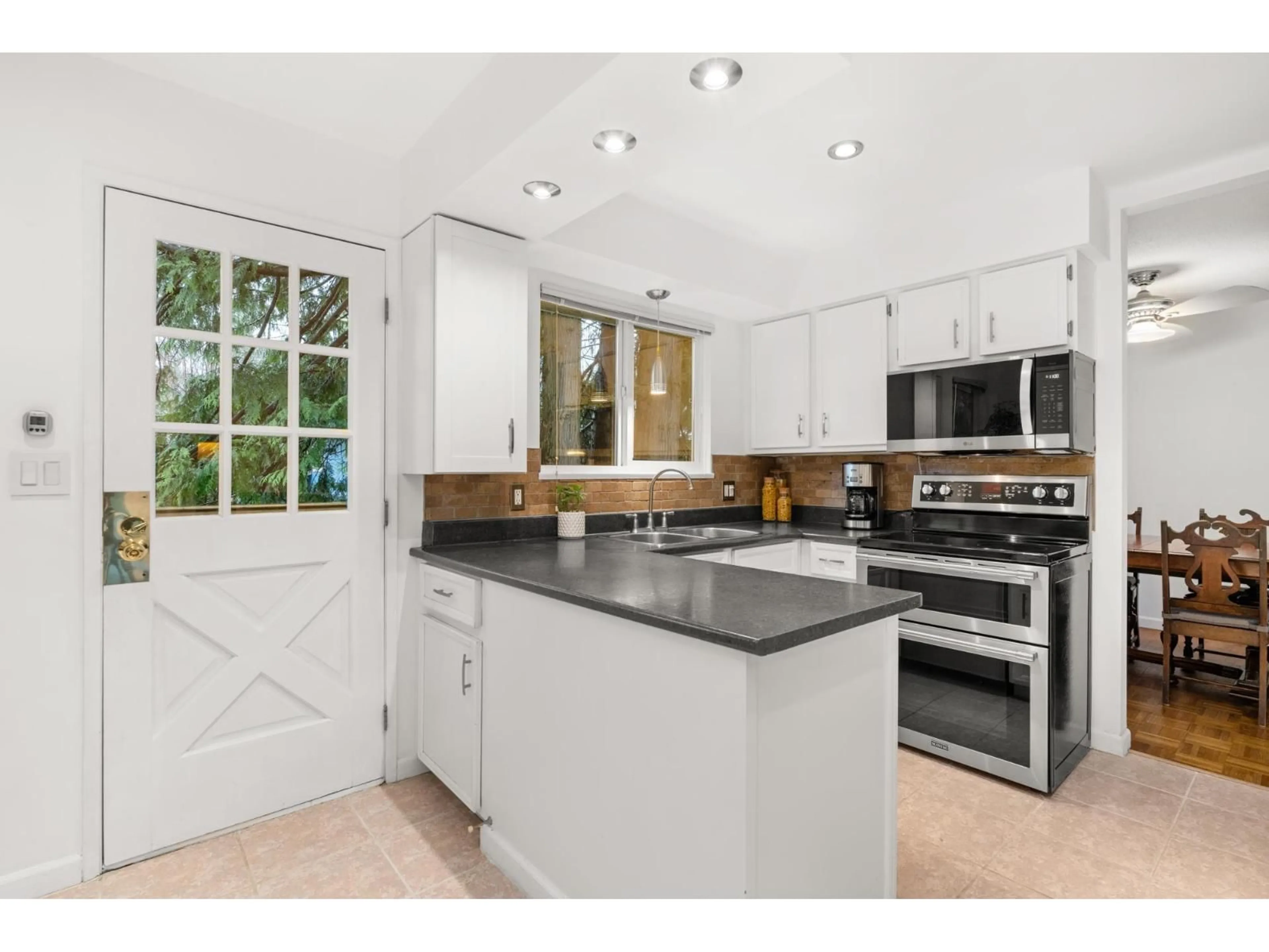 Open concept kitchen, ceramic/tile floor for 11752 64A AVENUE, Delta British Columbia V4E2C6