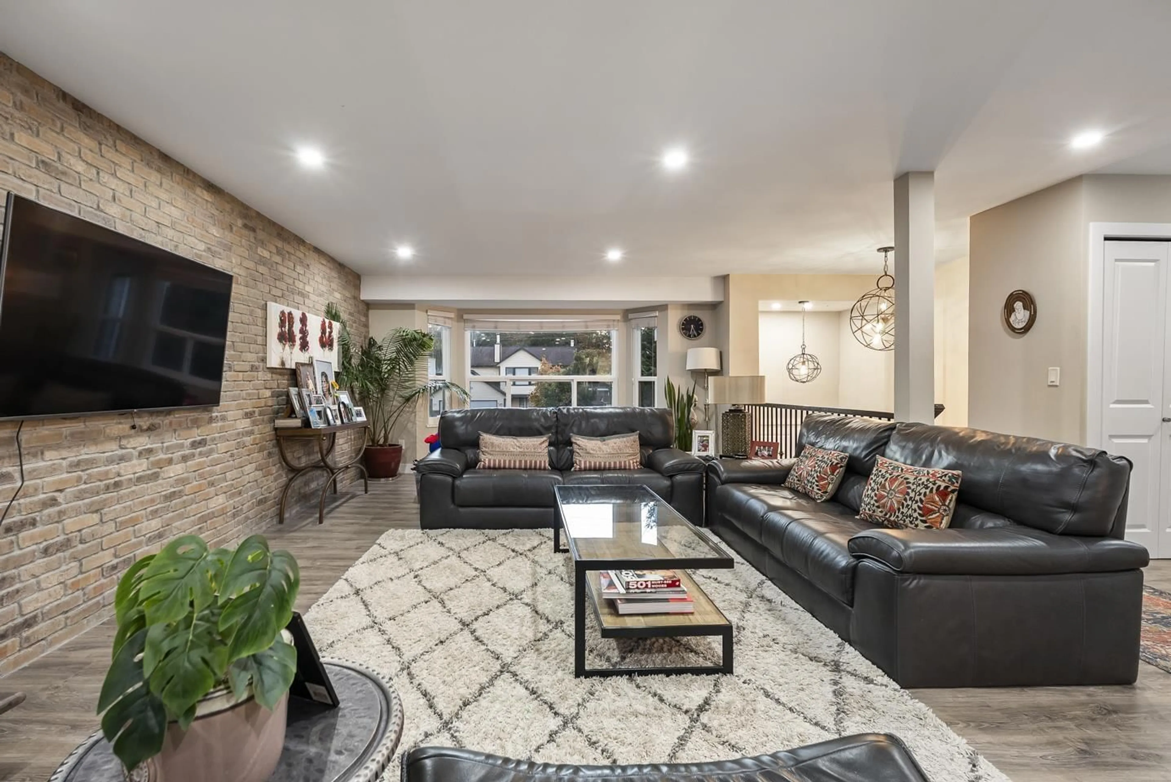 Living room with furniture, unknown for 6470 130 STREET, Surrey British Columbia V3W4J1