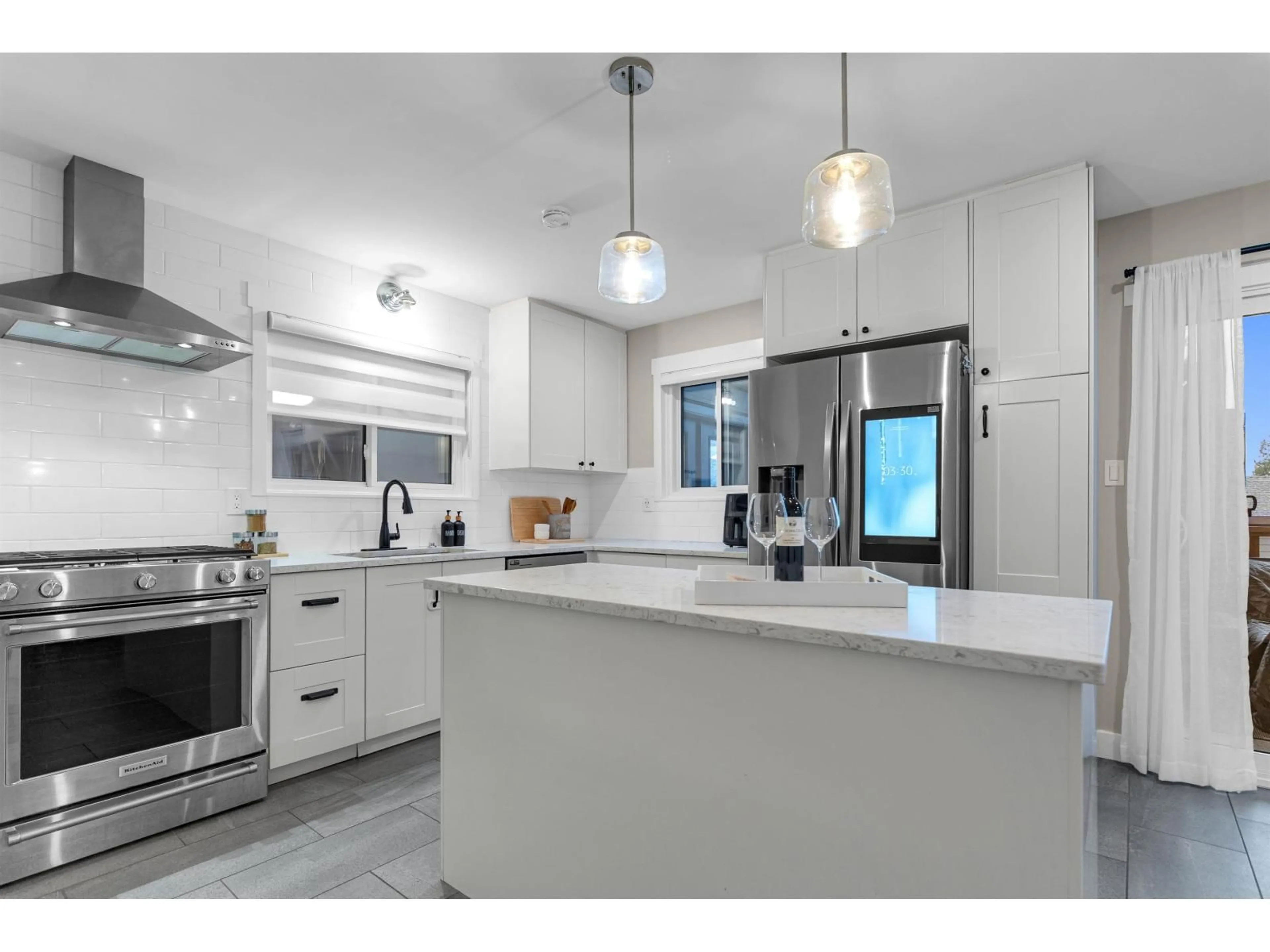 Open concept kitchen, ceramic/tile floor for 11585 ROYAL CRESCENT, Surrey British Columbia V3V6V5