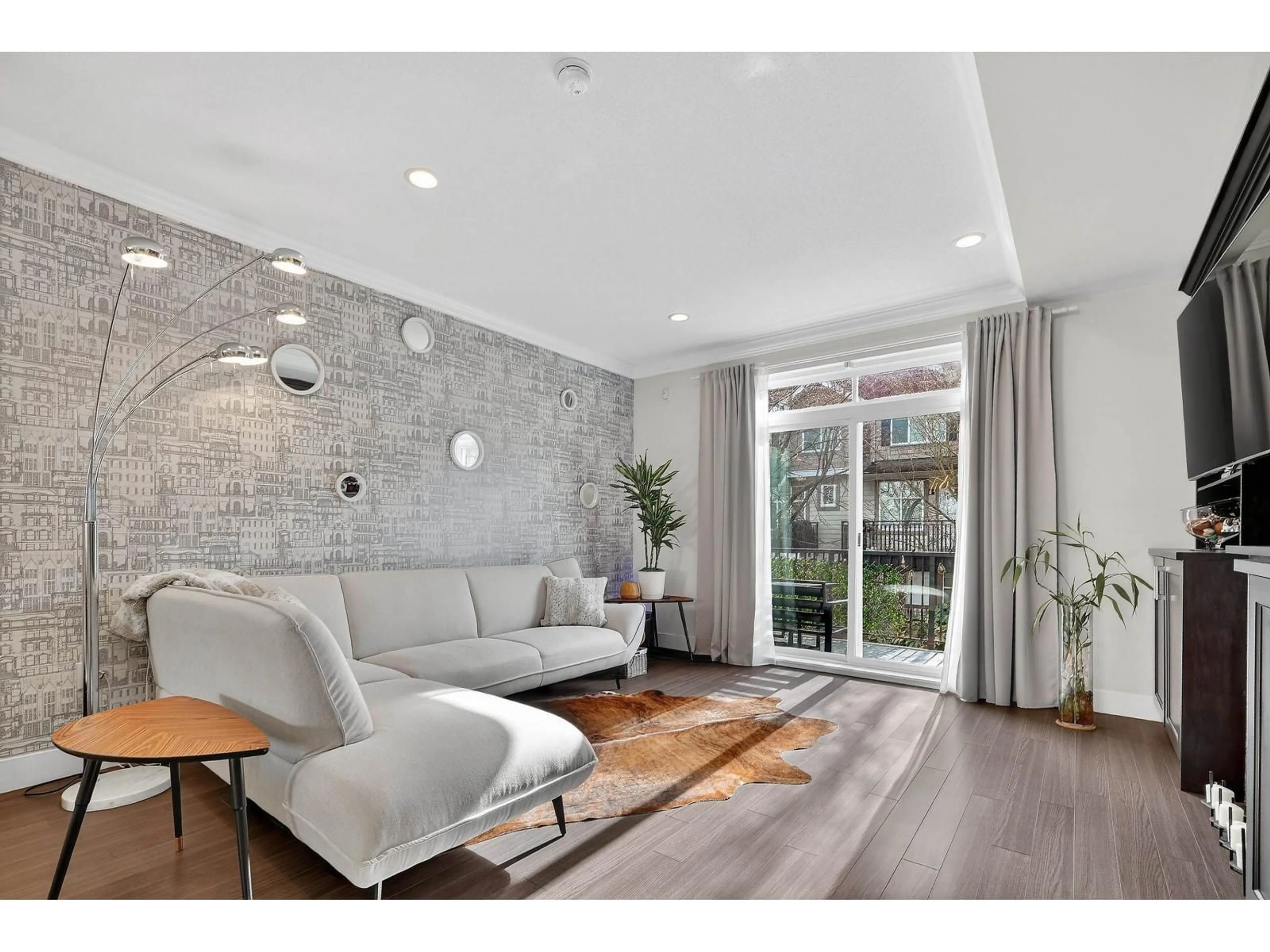 Living room with furniture, unknown for 20 - 3039 156 STREET, Surrey British Columbia V3Z6T5