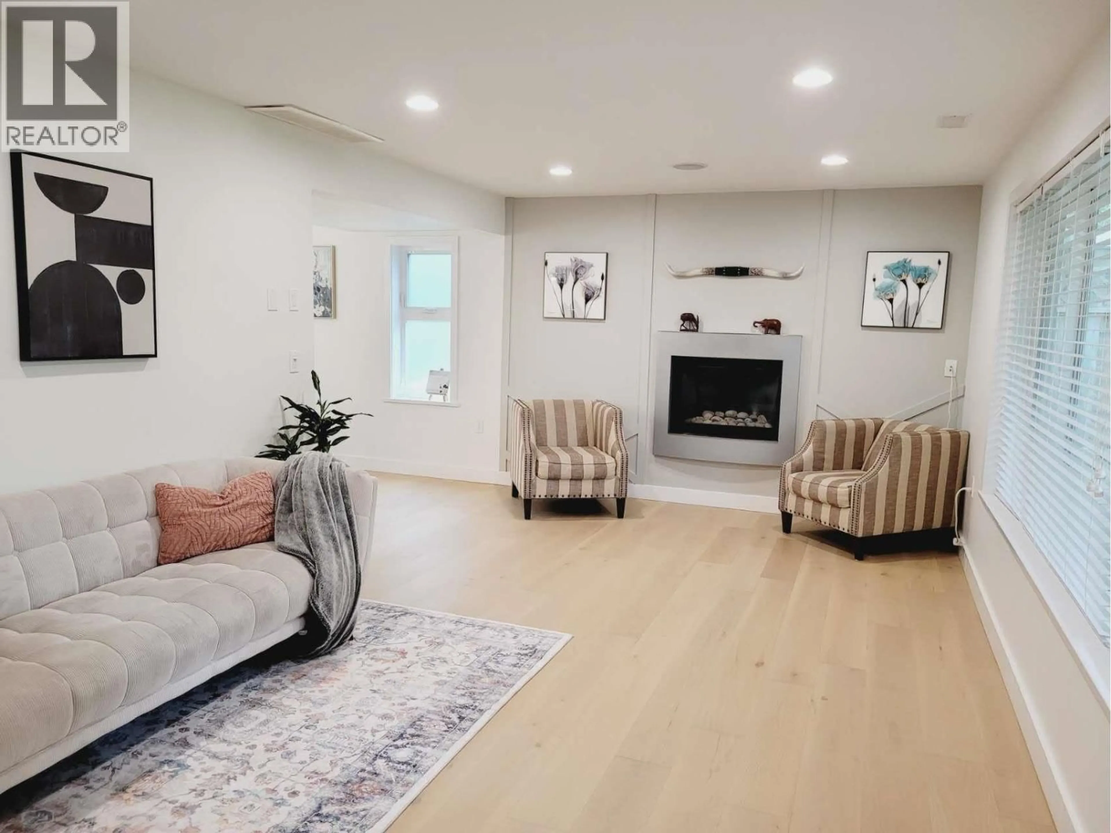 Living room with furniture, unknown for 971 51A STREET, Delta British Columbia V4M2X9