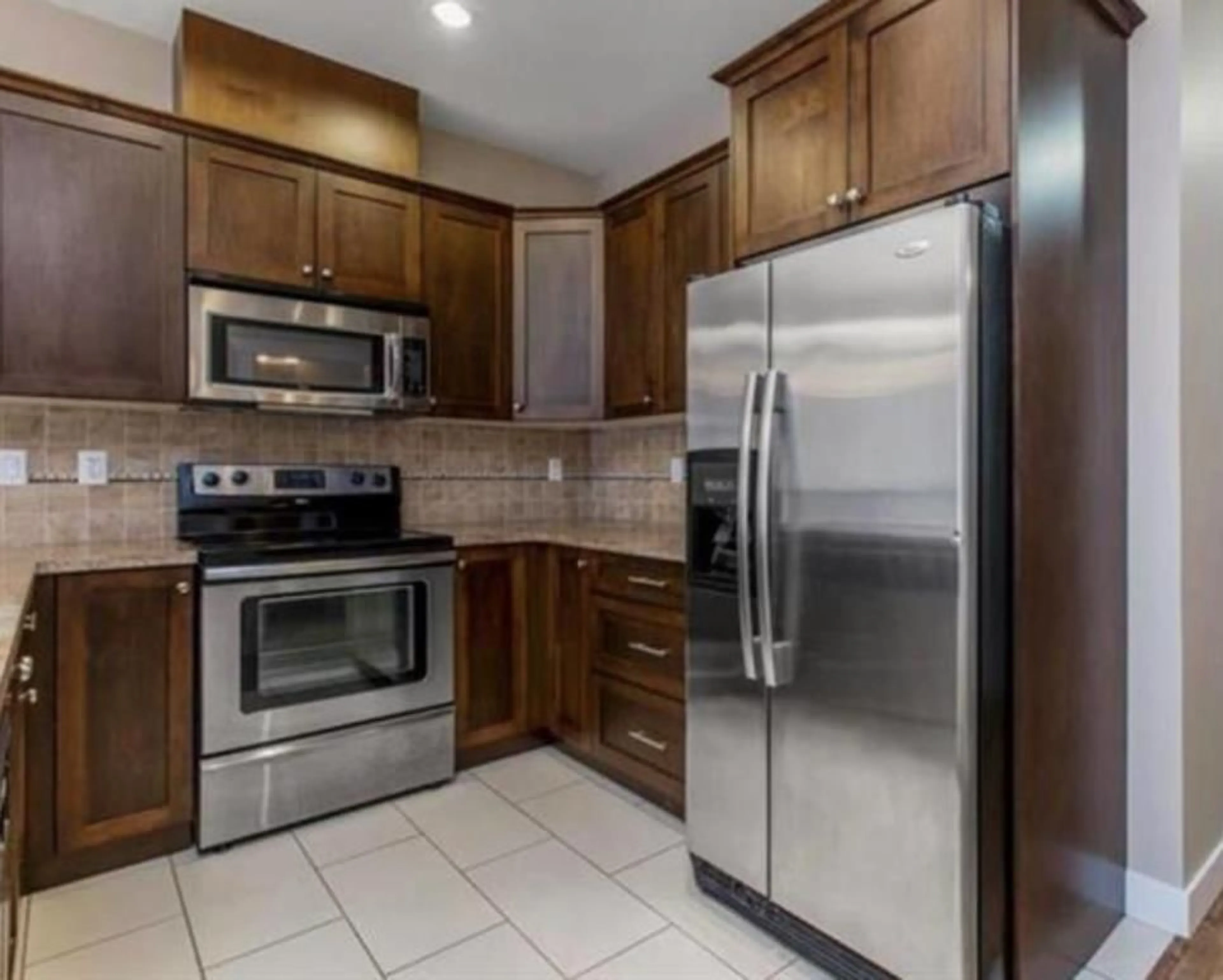 Standard kitchen, ceramic/tile floor for 603 - 14333 104 AVENUE, Surrey British Columbia V3T0E1