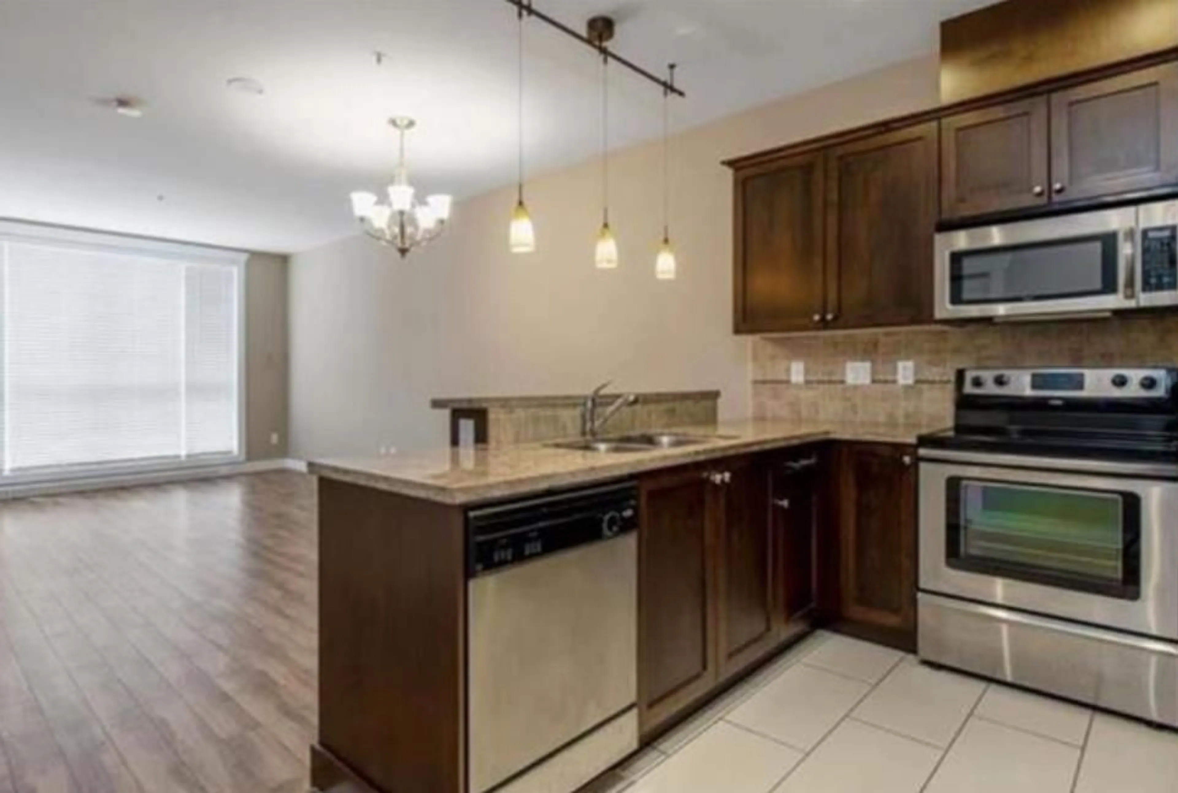 Standard kitchen, unknown for 603 - 14333 104 AVENUE, Surrey British Columbia V3T0E1