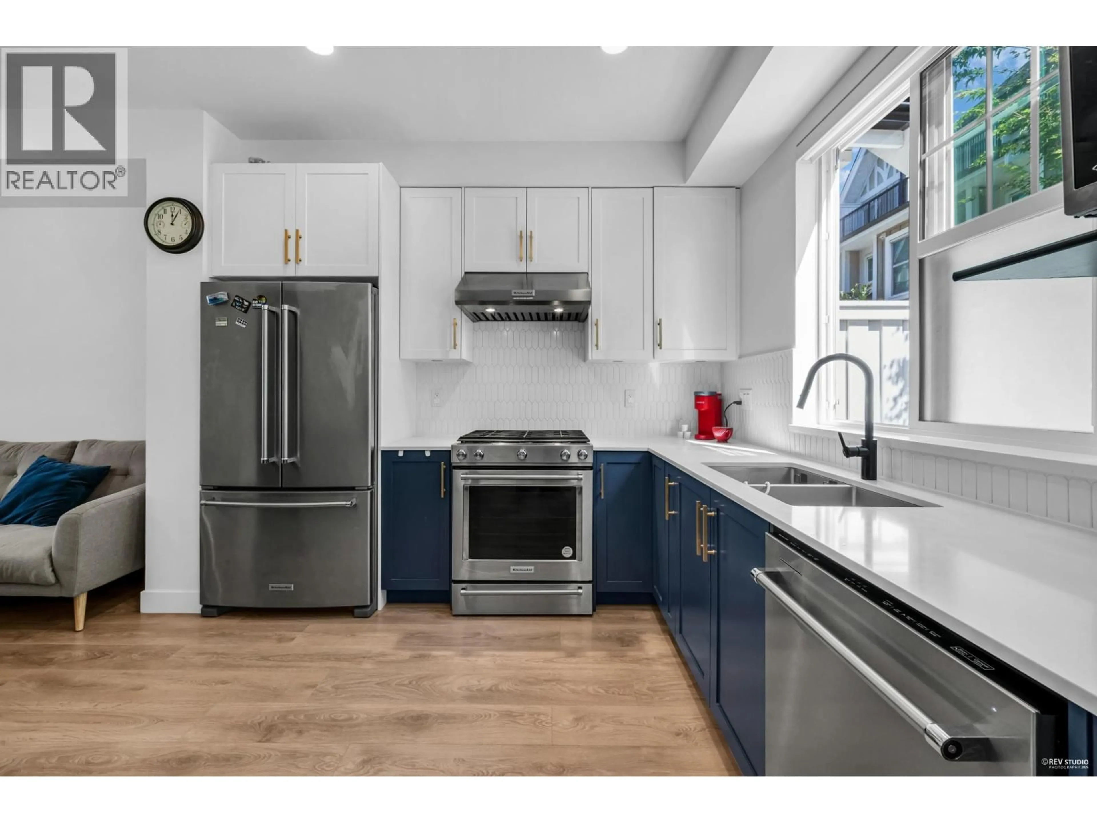 Open concept kitchen, ceramic/tile floor for 103 - 707 ROBINSON STREET, Coquitlam British Columbia V3J0M9