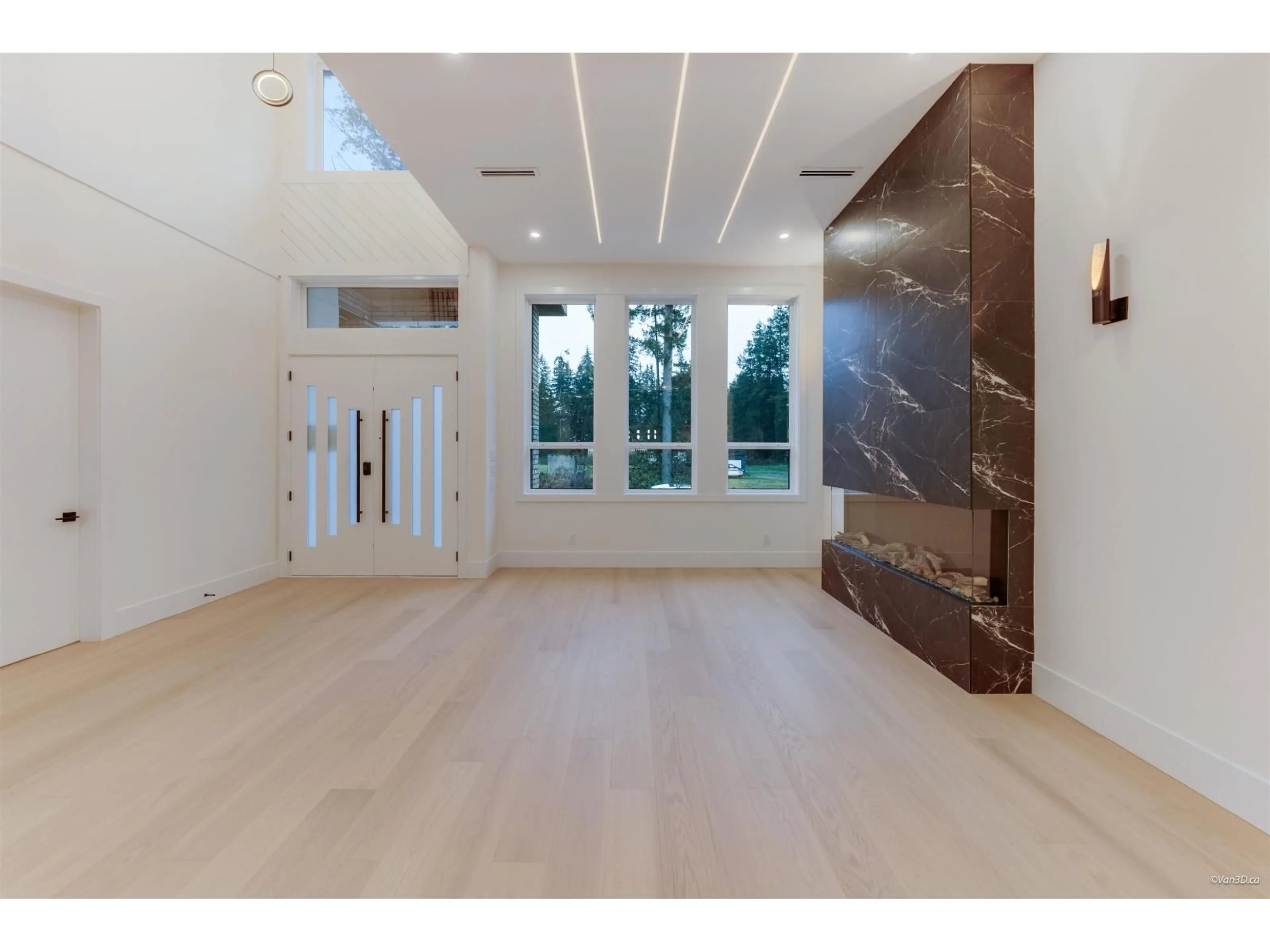 Indoor foyer for 20331 27 AVENUE, Langley British Columbia V2Z0B6