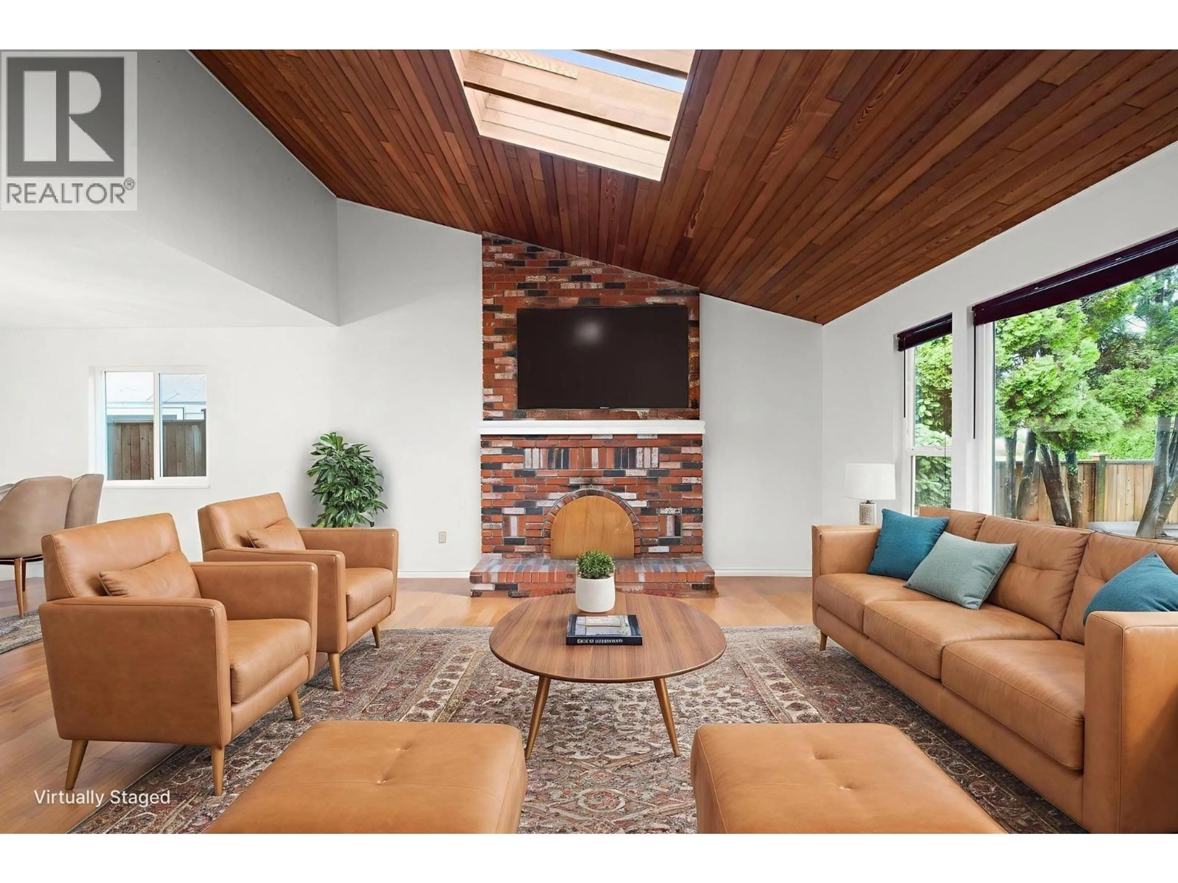 Living room with furniture, unknown for 1140 LANSDOWNE DRIVE, Coquitlam British Columbia V3B5R3