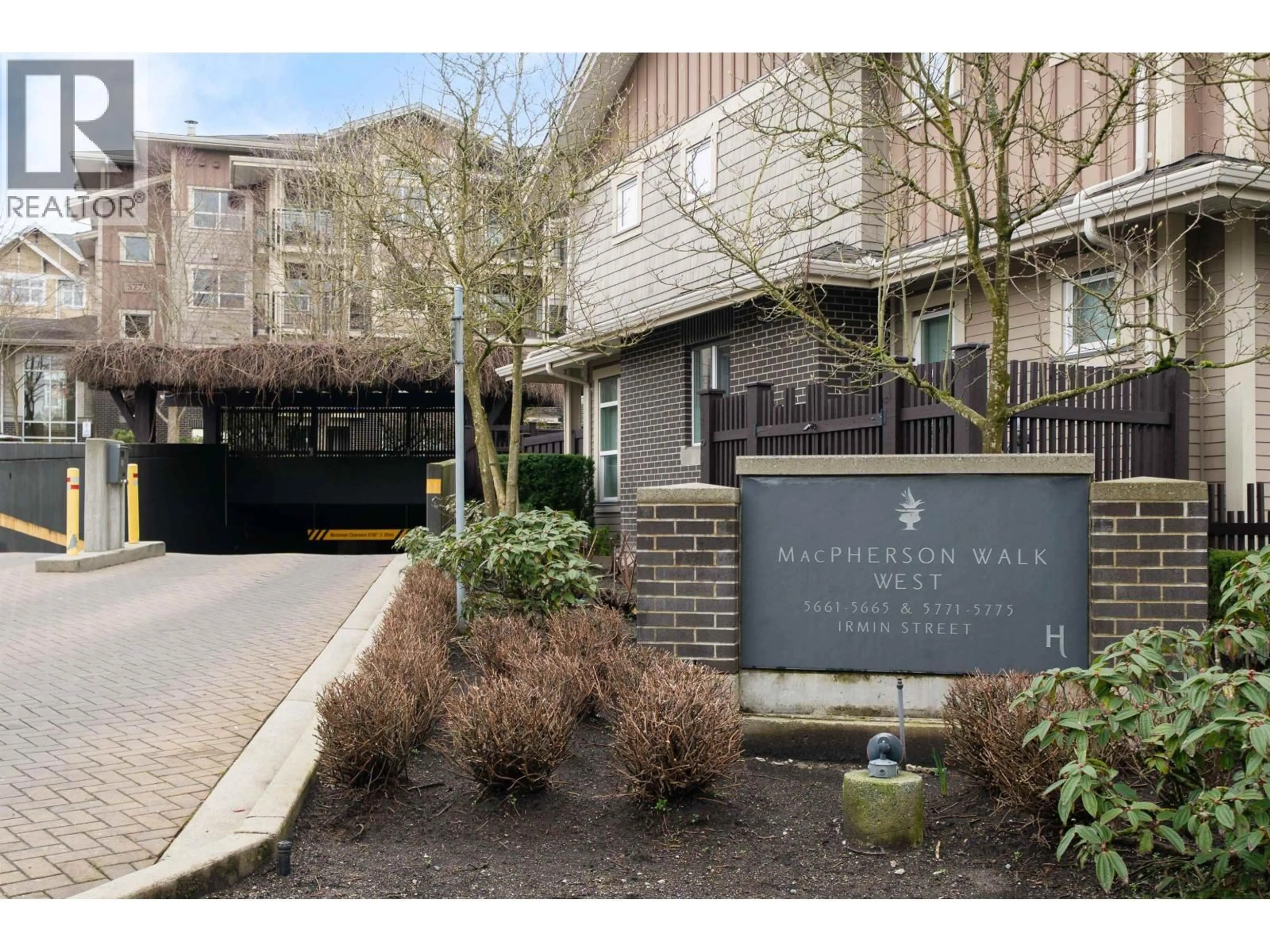 Unknown for 303 - 5775 IRMIN STREET, Burnaby British Columbia V5J0C3