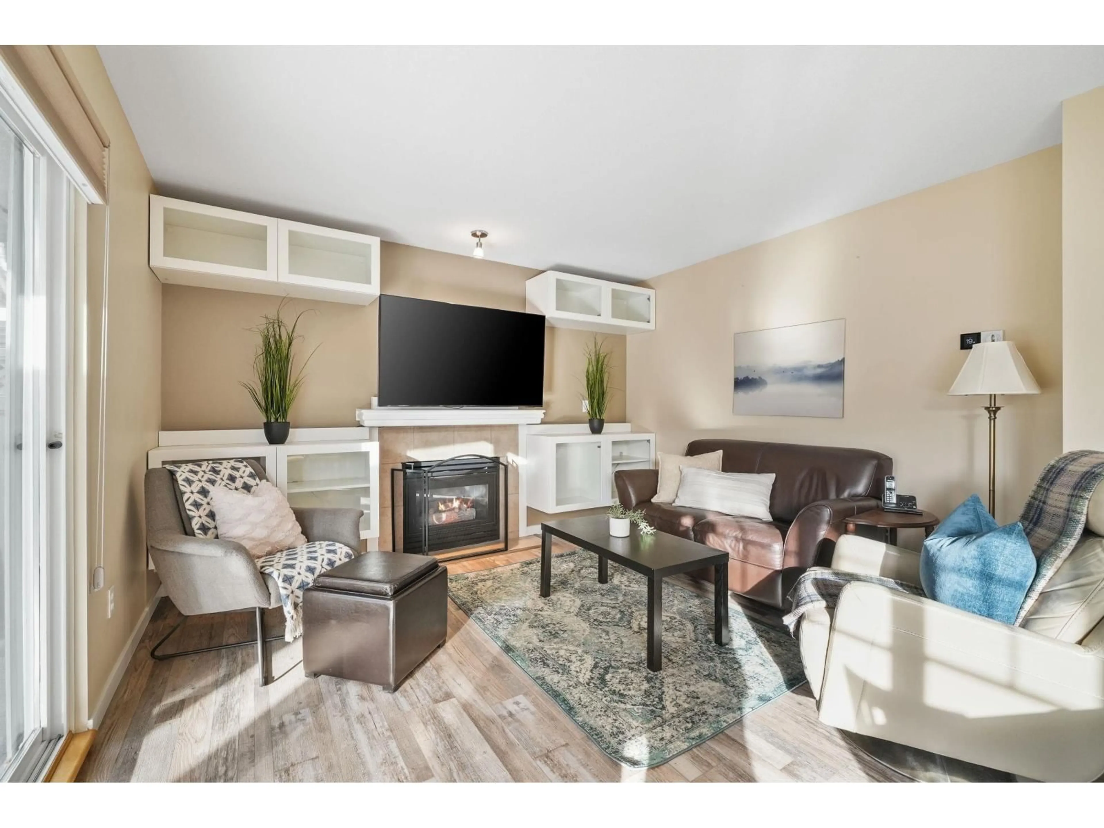 Living room with furniture, wood/laminate floor for 62 - 6885 184 STREET, Surrey British Columbia V3S9G1