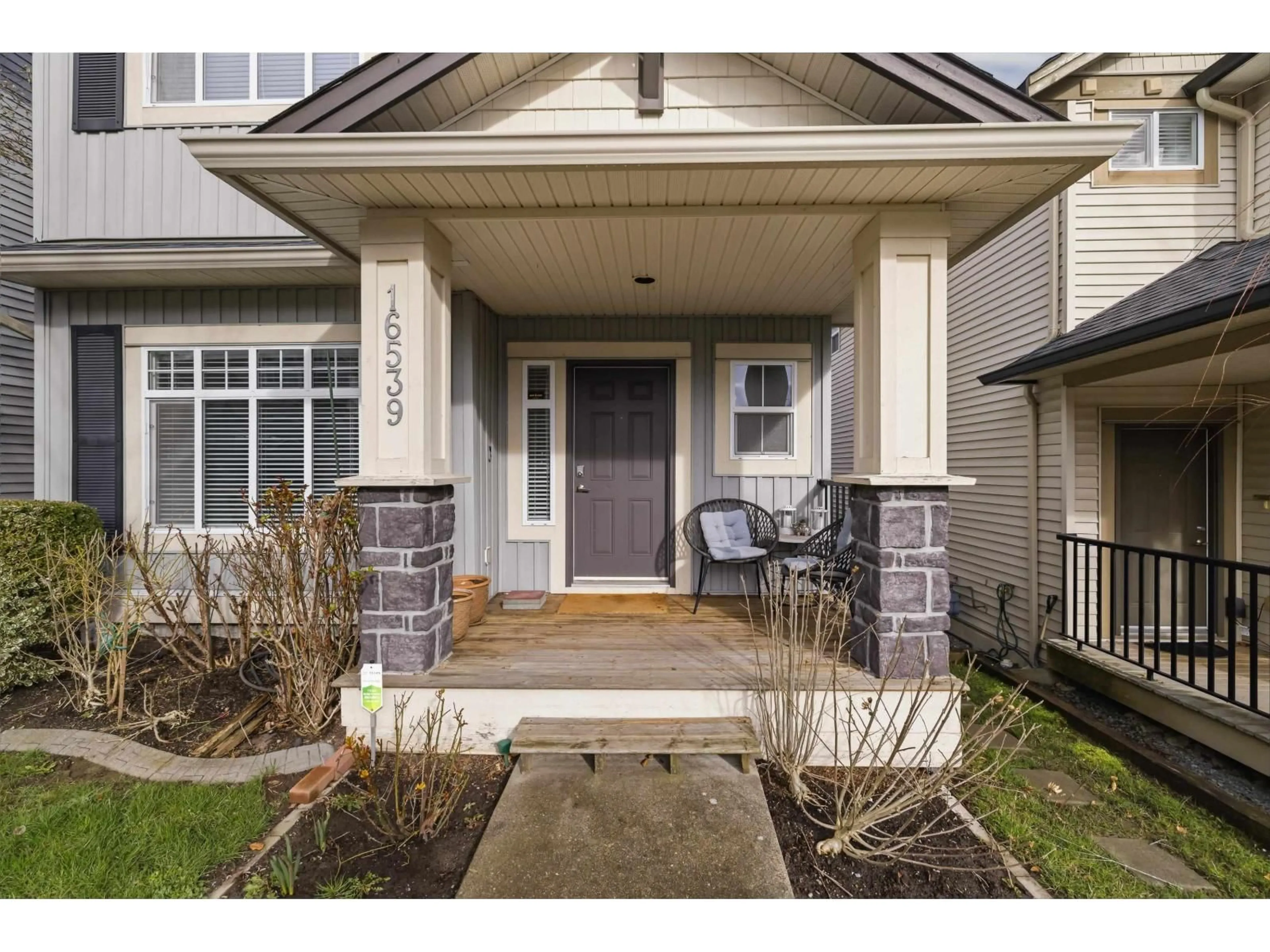 Indoor entryway for 16539 59A AVENUE, Surrey British Columbia V3S4N9