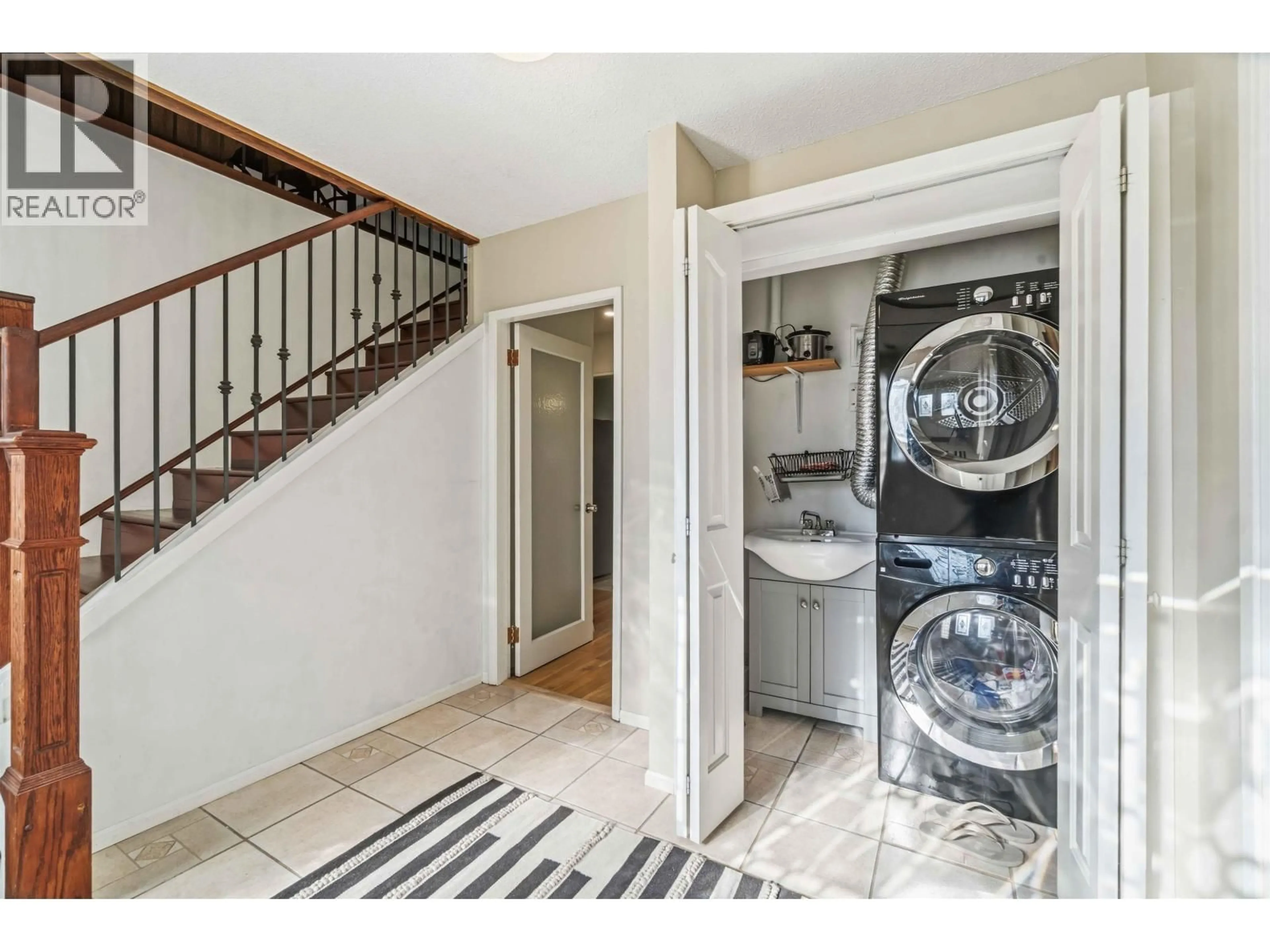 Laundry room for 552 29TH STREET, North Vancouver British Columbia V7N2K1