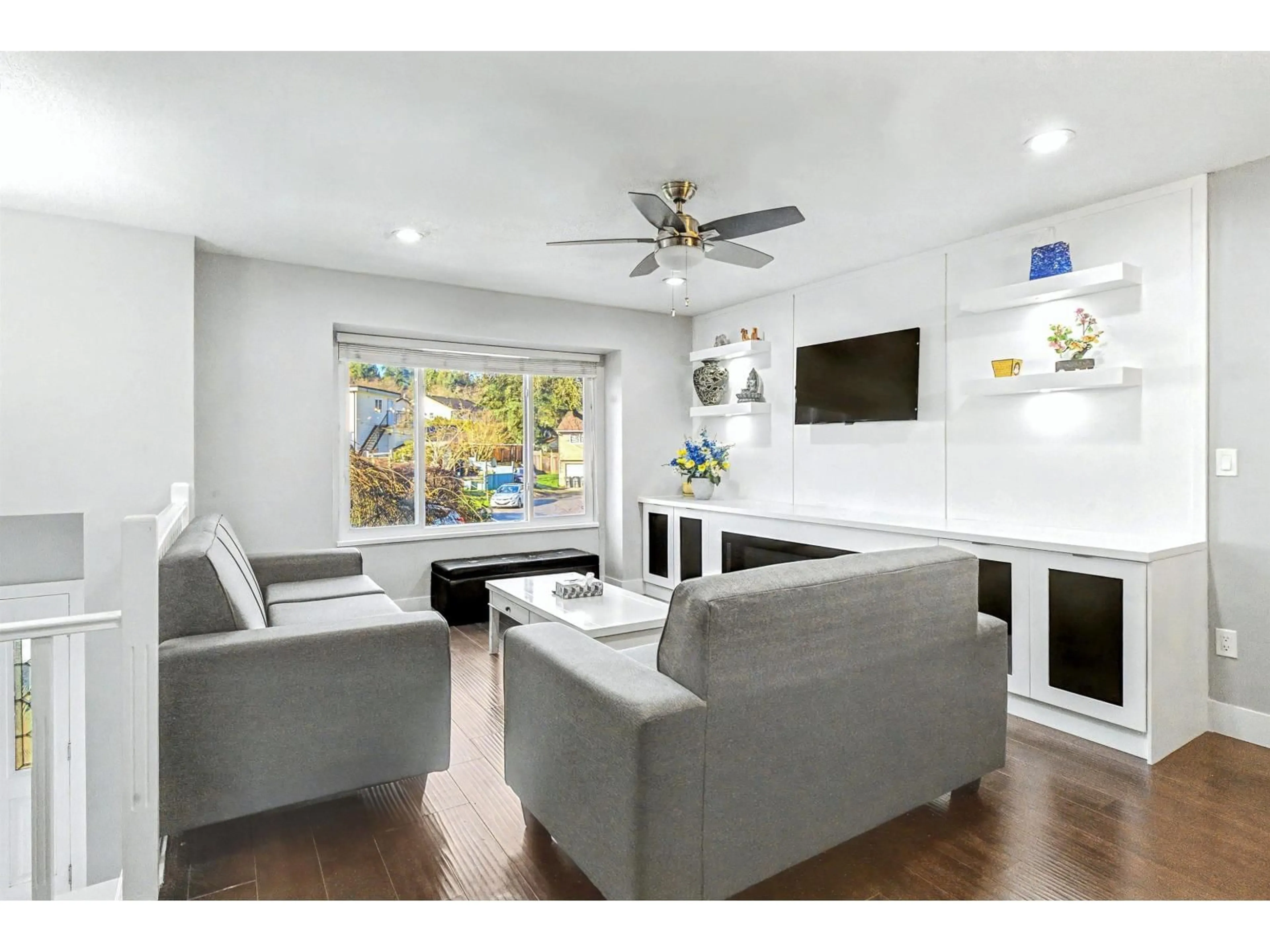 Living room with furniture, unknown for 8076 139A STREET, Surrey British Columbia V3W8P6