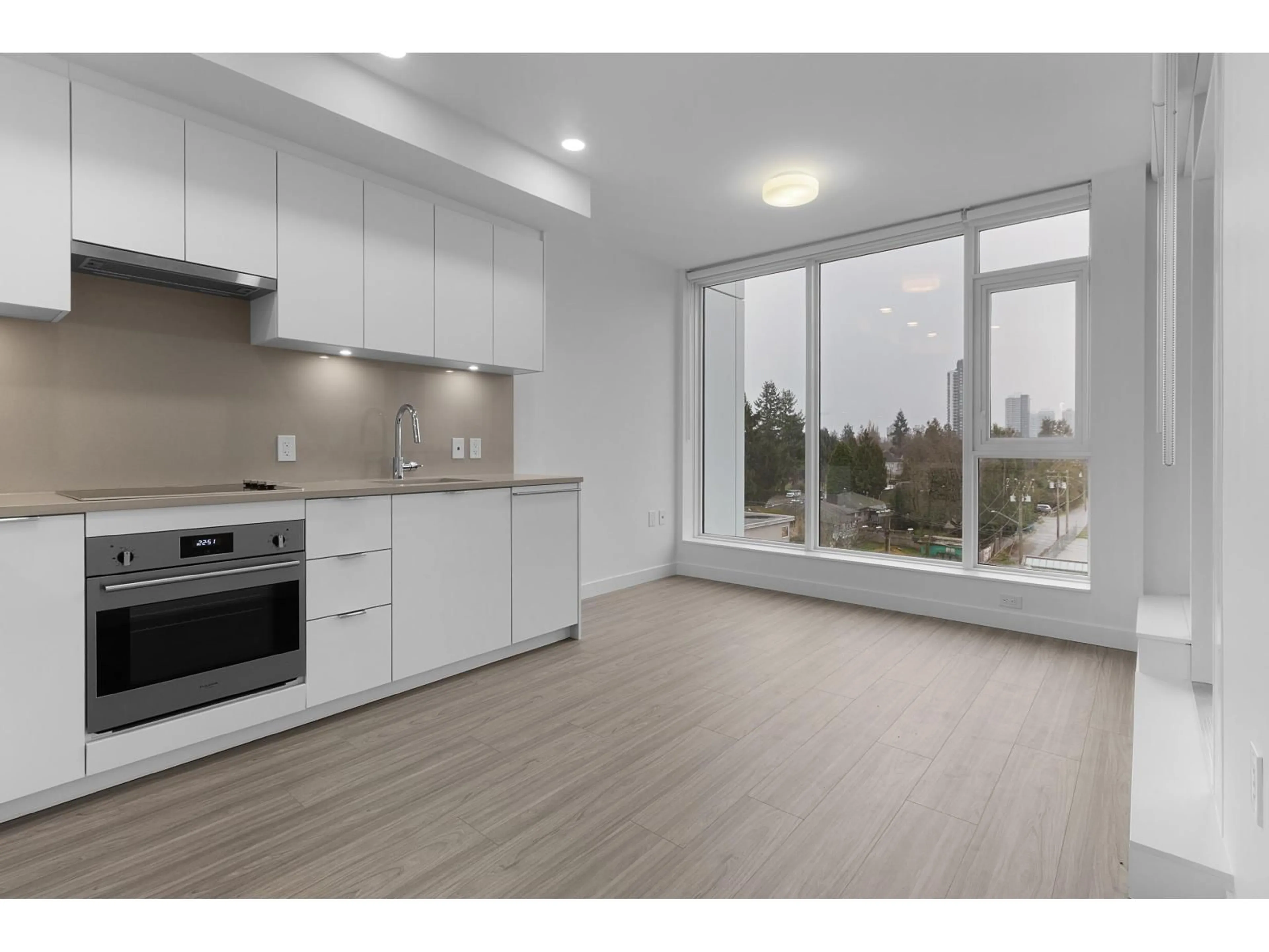 Standard kitchen, unknown for 504 - 13675 107A AVENUE, Surrey British Columbia V3T2H3