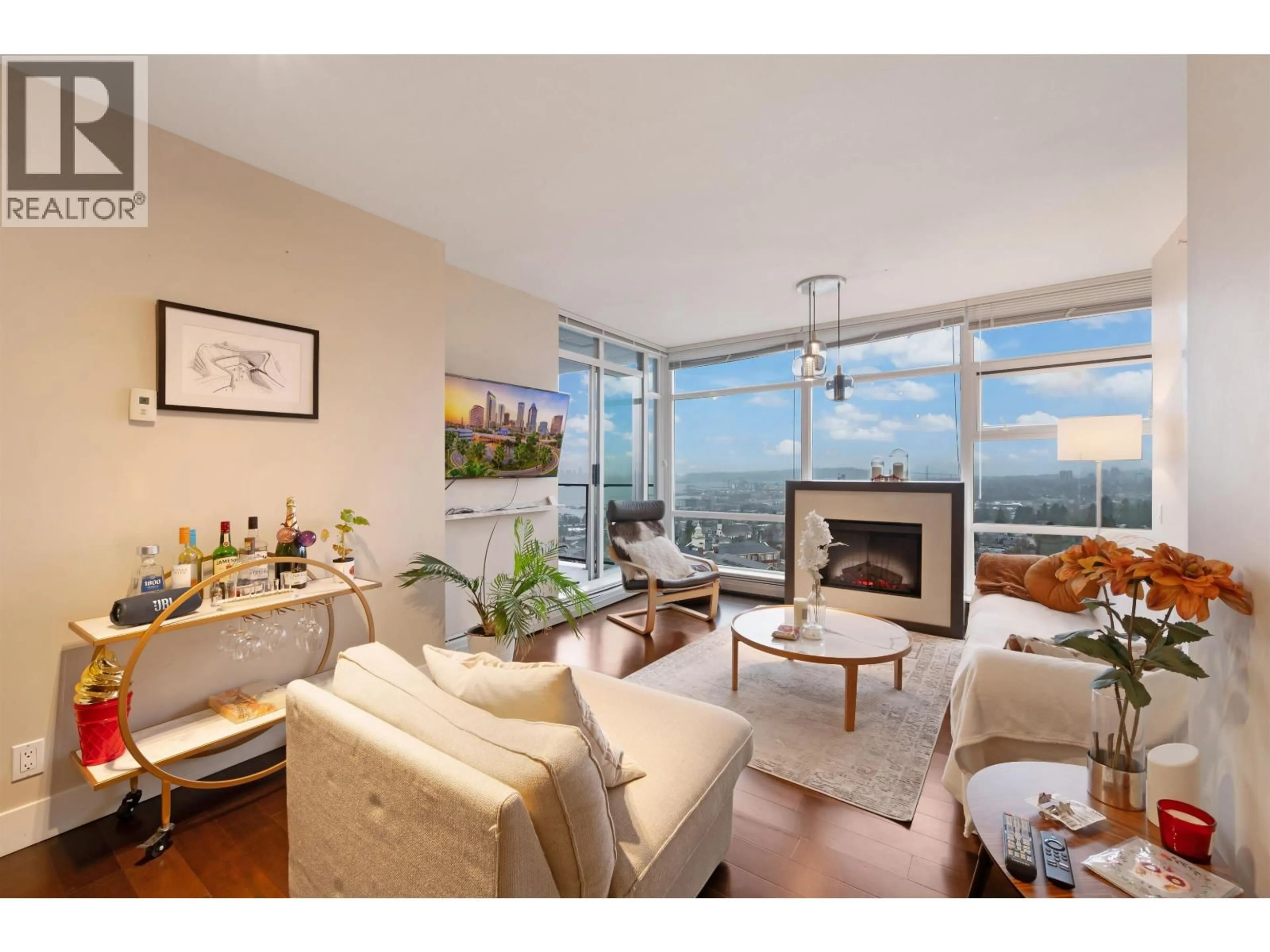 Living room with furniture, unknown for 1304 - 1320 CHESTERFIELD AVENUE, North Vancouver British Columbia V7M0A6