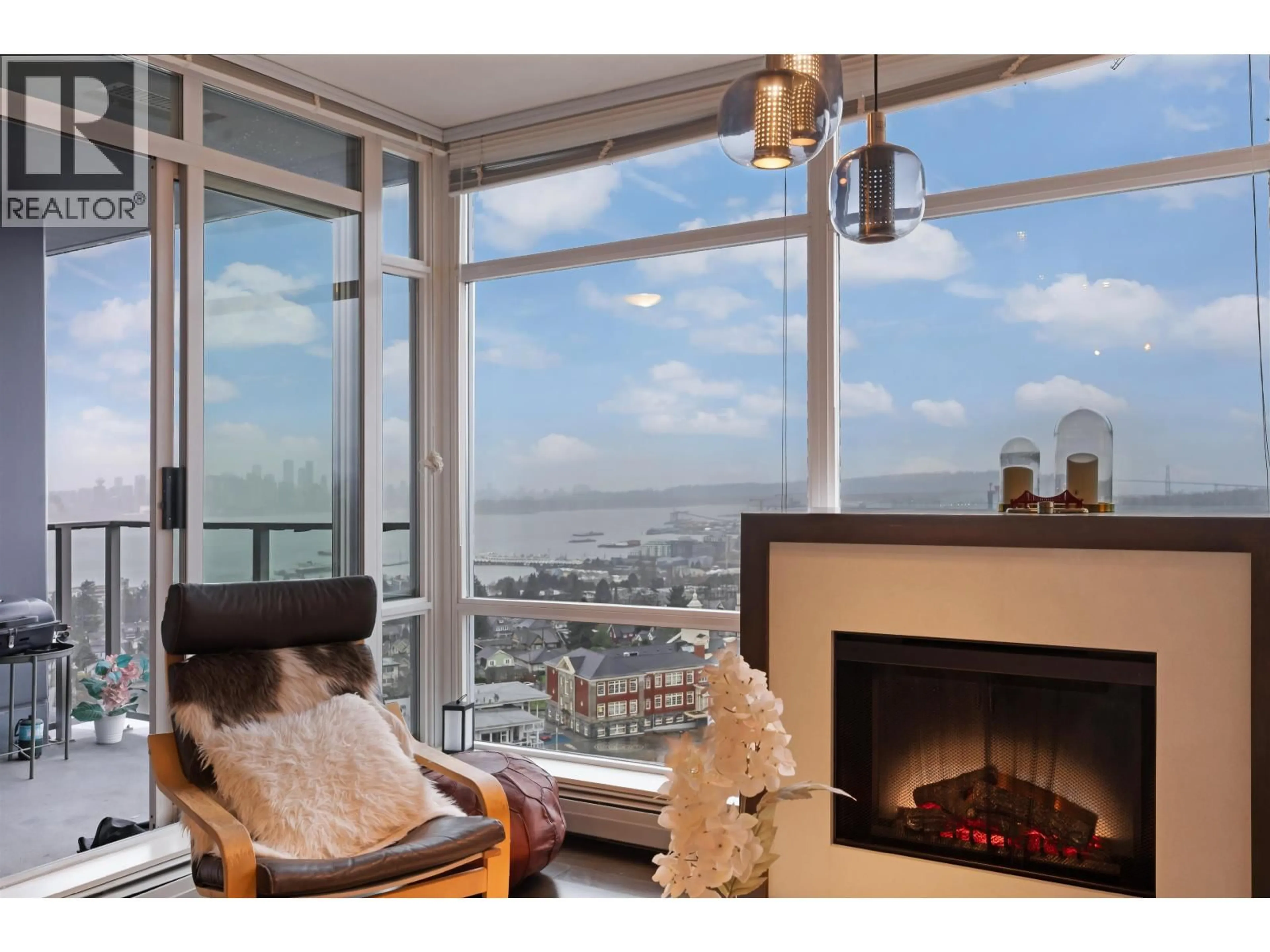 Living room with furniture, wood/laminate floor for 1304 - 1320 CHESTERFIELD AVENUE, North Vancouver British Columbia V7M0A6