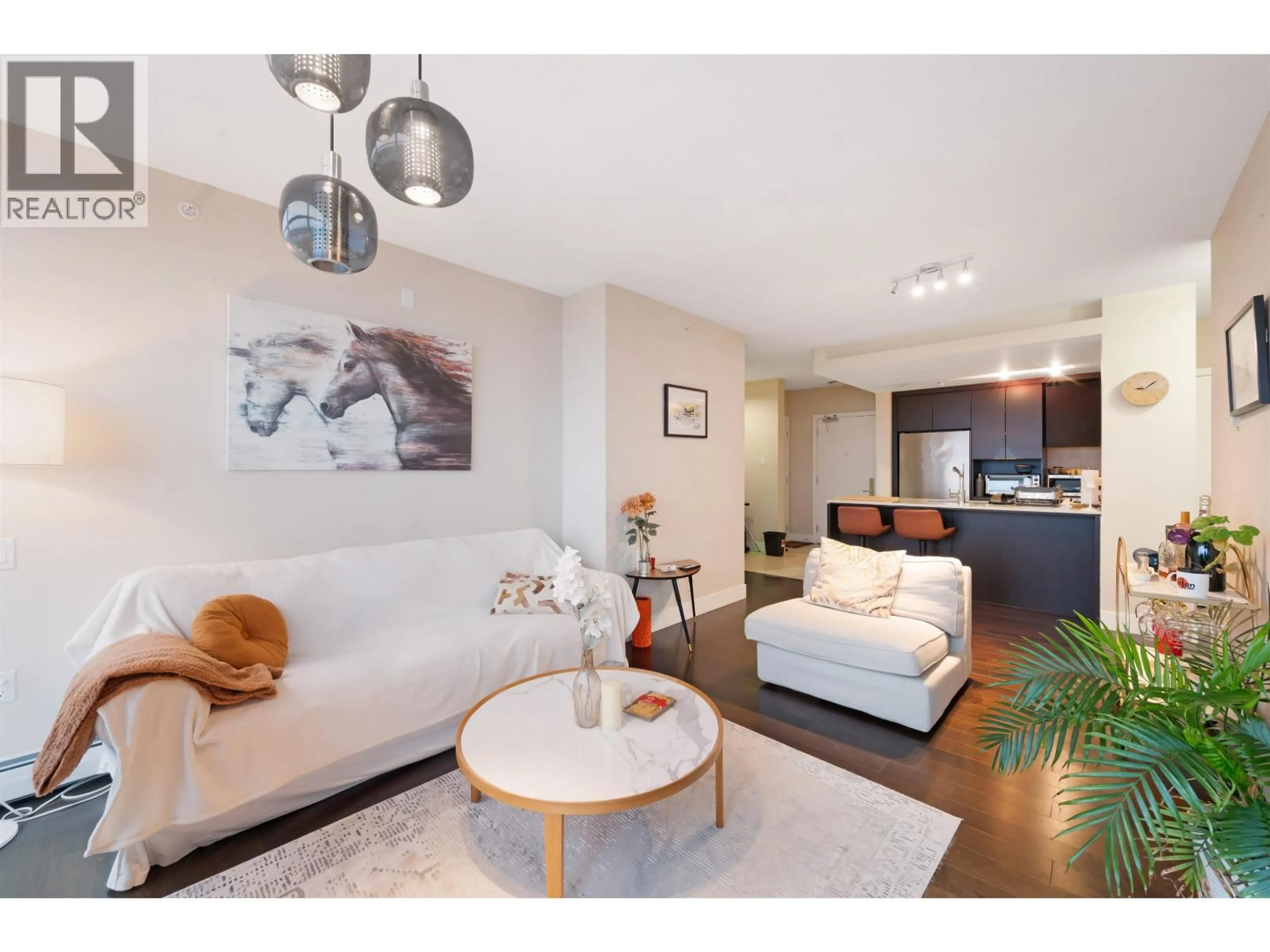 Living room with furniture, unknown for 1304 - 1320 CHESTERFIELD AVENUE, North Vancouver British Columbia V7M0A6