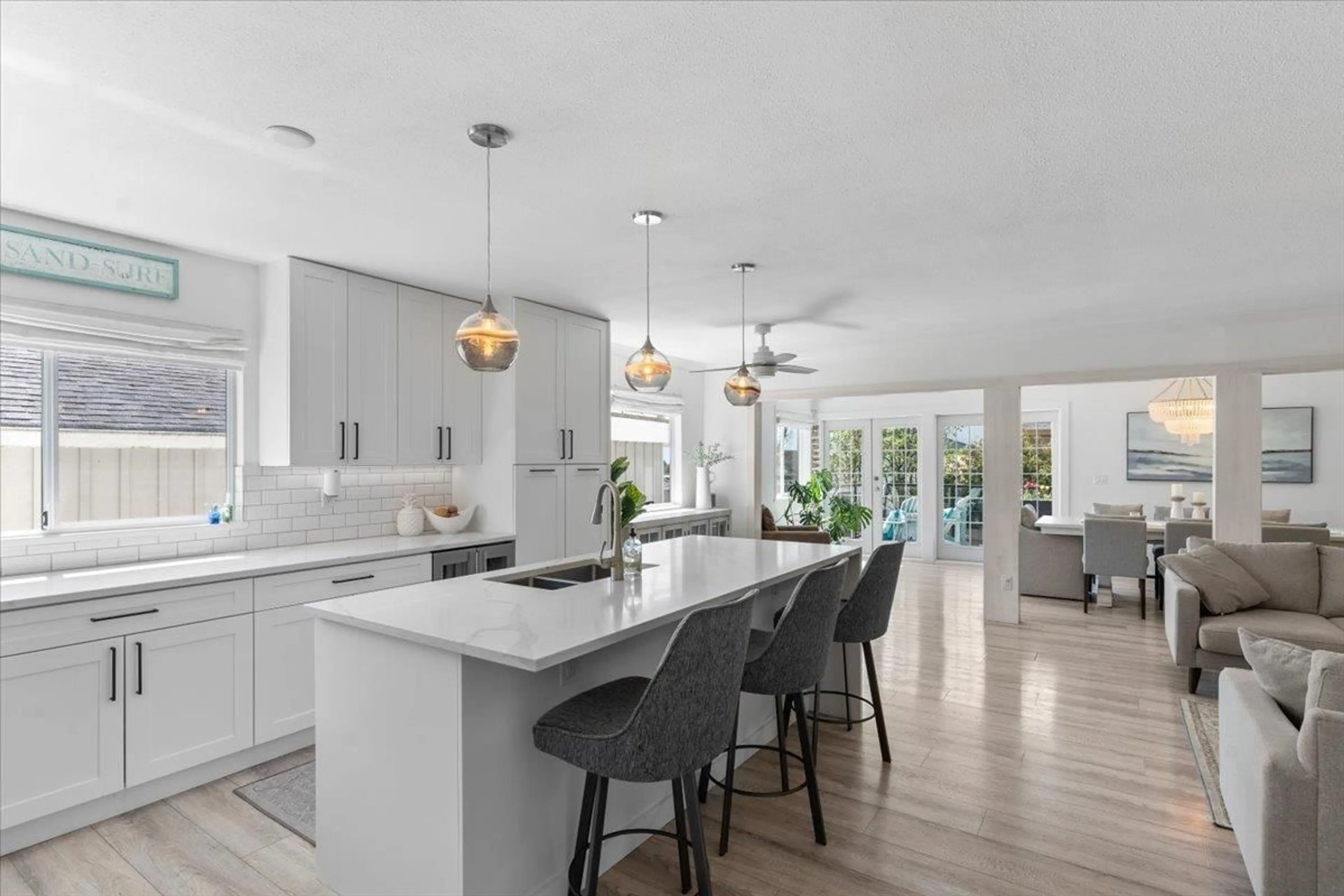 Open concept kitchen, ceramic/tile floor for 965 KEIL STREET, White Rock British Columbia V4B4V8