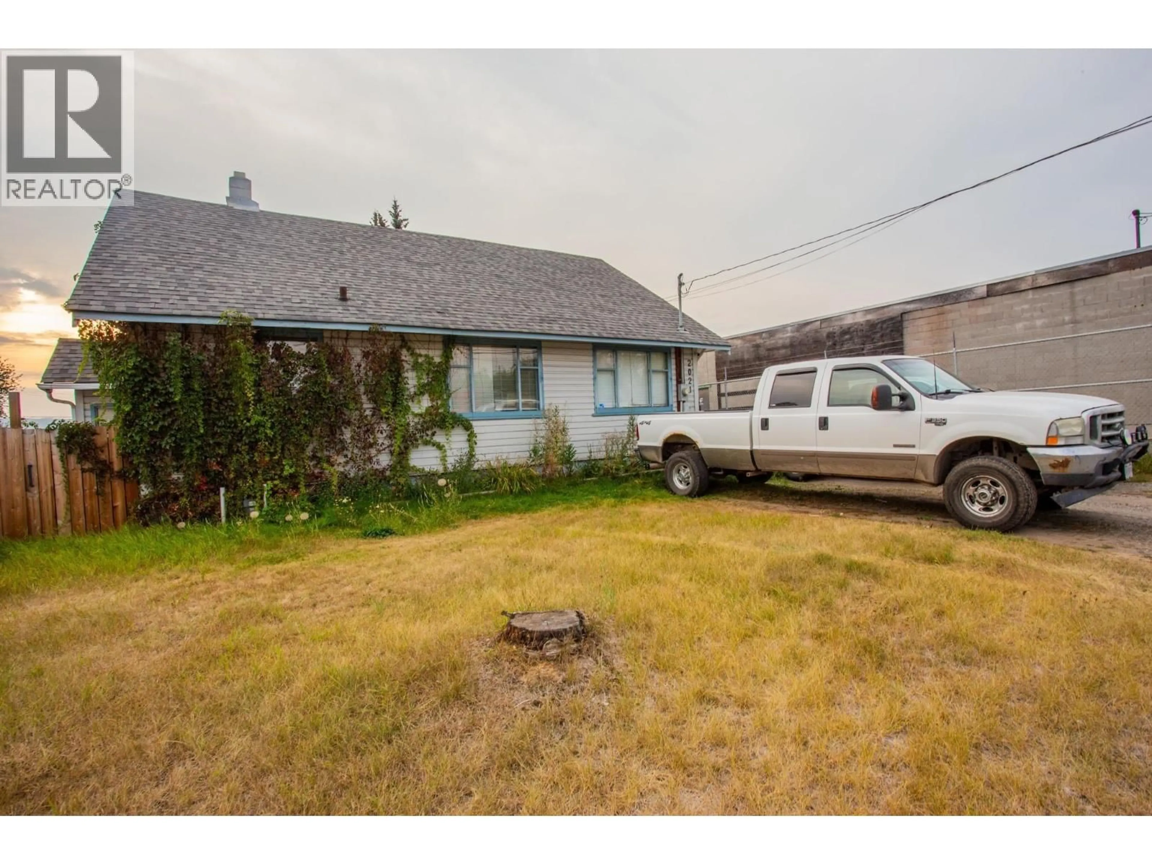 A pic from outside/outdoor area/front of a property/back of a property/a pic from drone, street for 2021 SPRUCE STREET, Prince George British Columbia V2L2R7