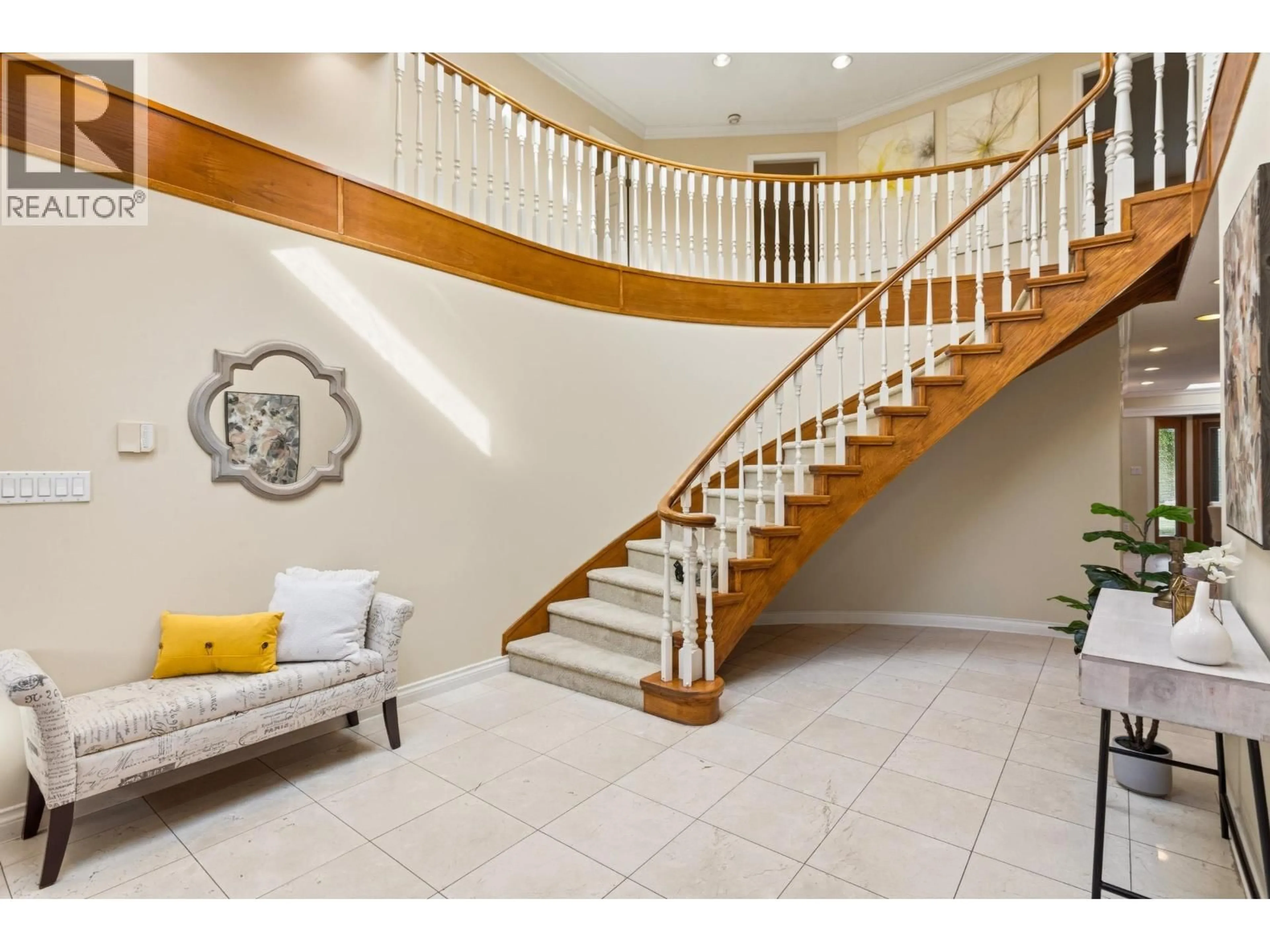 Indoor foyer for 8480 SUNNYWOOD DRIVE, Richmond British Columbia V6Y3G5