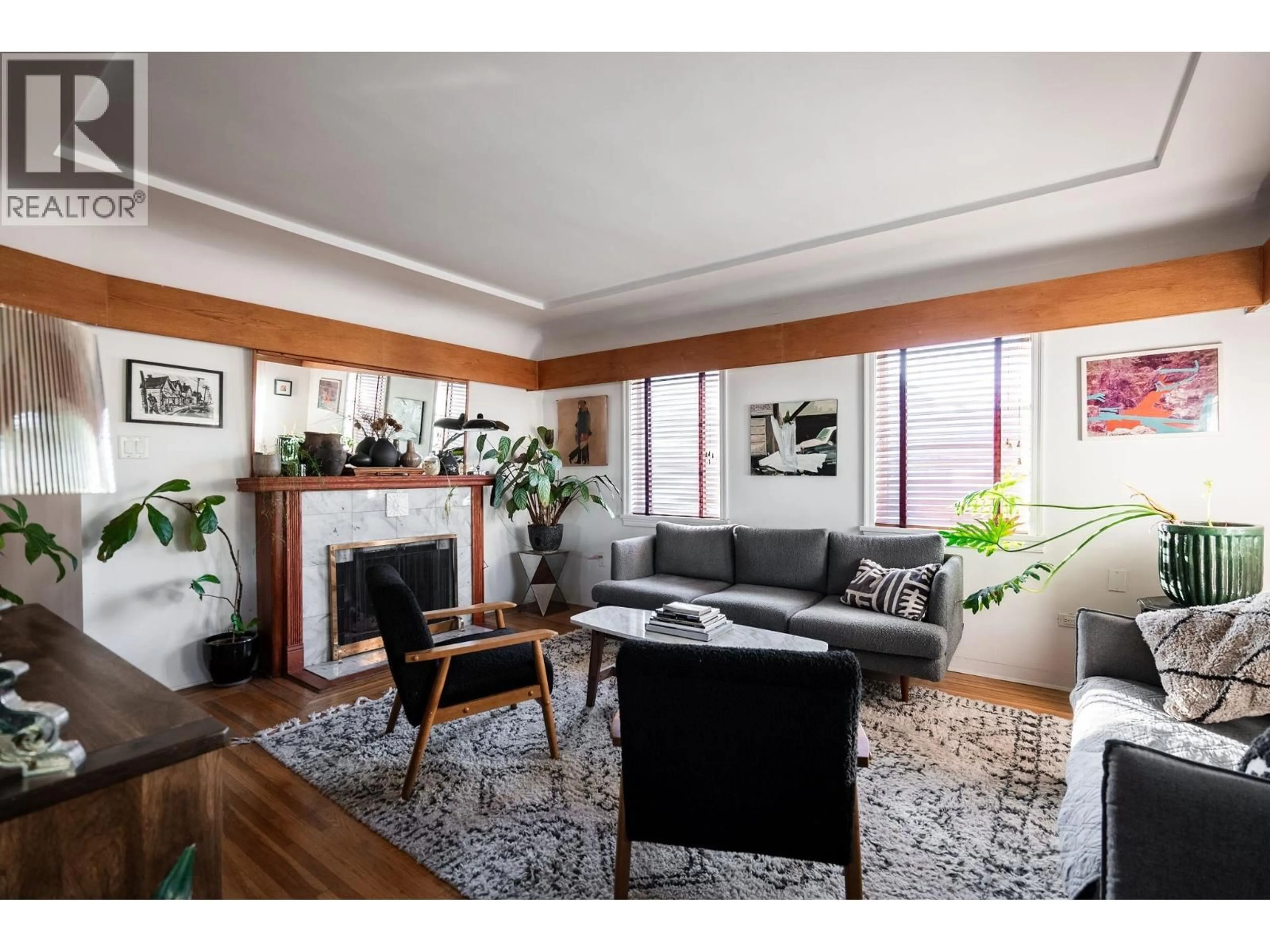 Living room with furniture, wood/laminate floor for 228 26TH AVENUE, Vancouver British Columbia V5V2H3