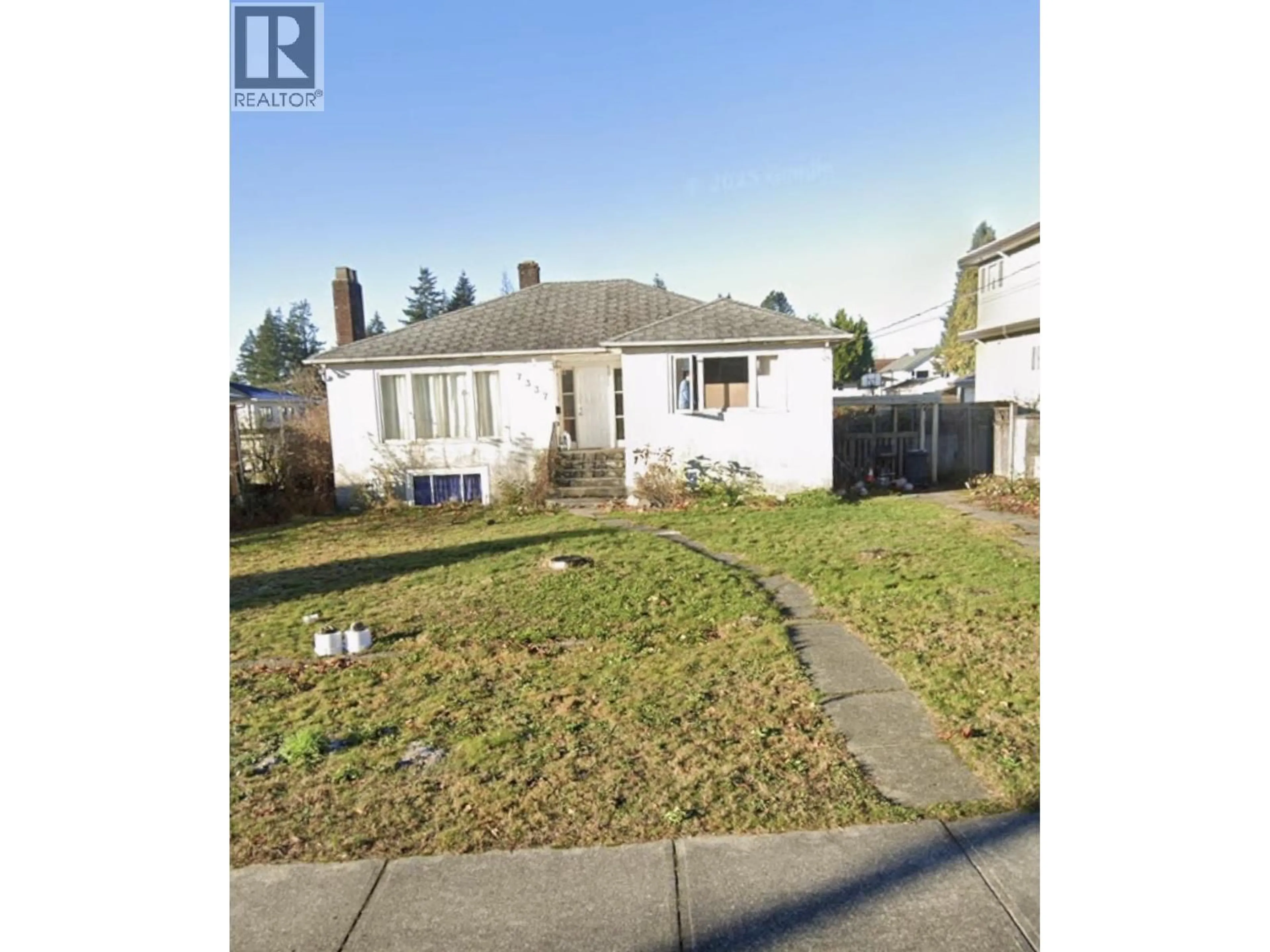 A pic from outside/outdoor area/front of a property/back of a property/a pic from drone, street for 7337 DOW AVENUE, Burnaby British Columbia V6E4A4