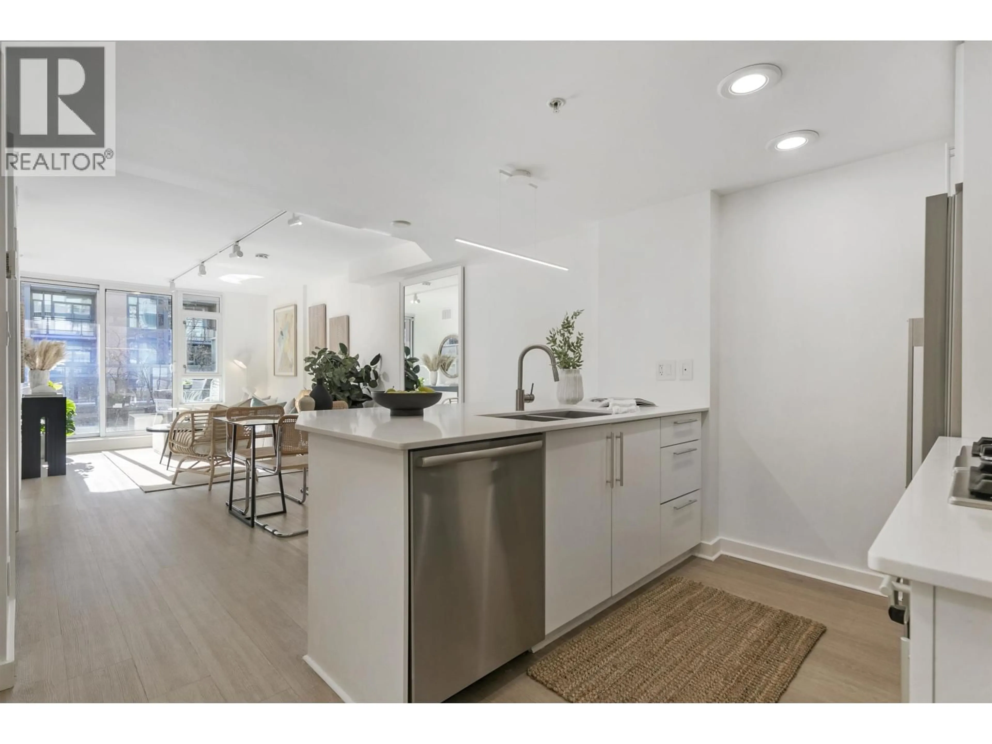 Open concept kitchen, unknown for 374 - 2080 BROADWAY, Vancouver British Columbia V6J0C7