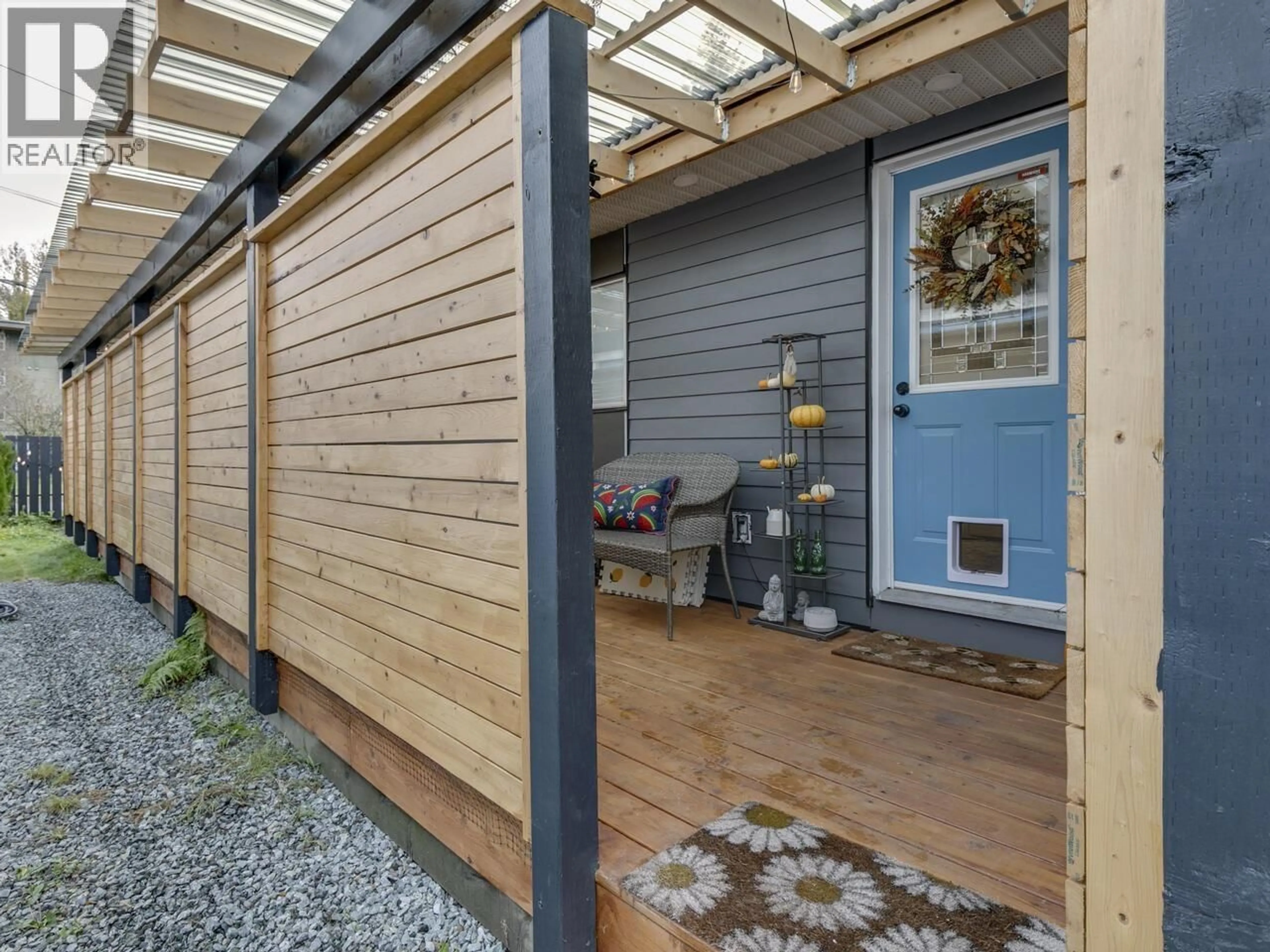 Indoor entryway for 4 - 39768 GOVERNMENT ROAD, Squamish British Columbia V8B0G3