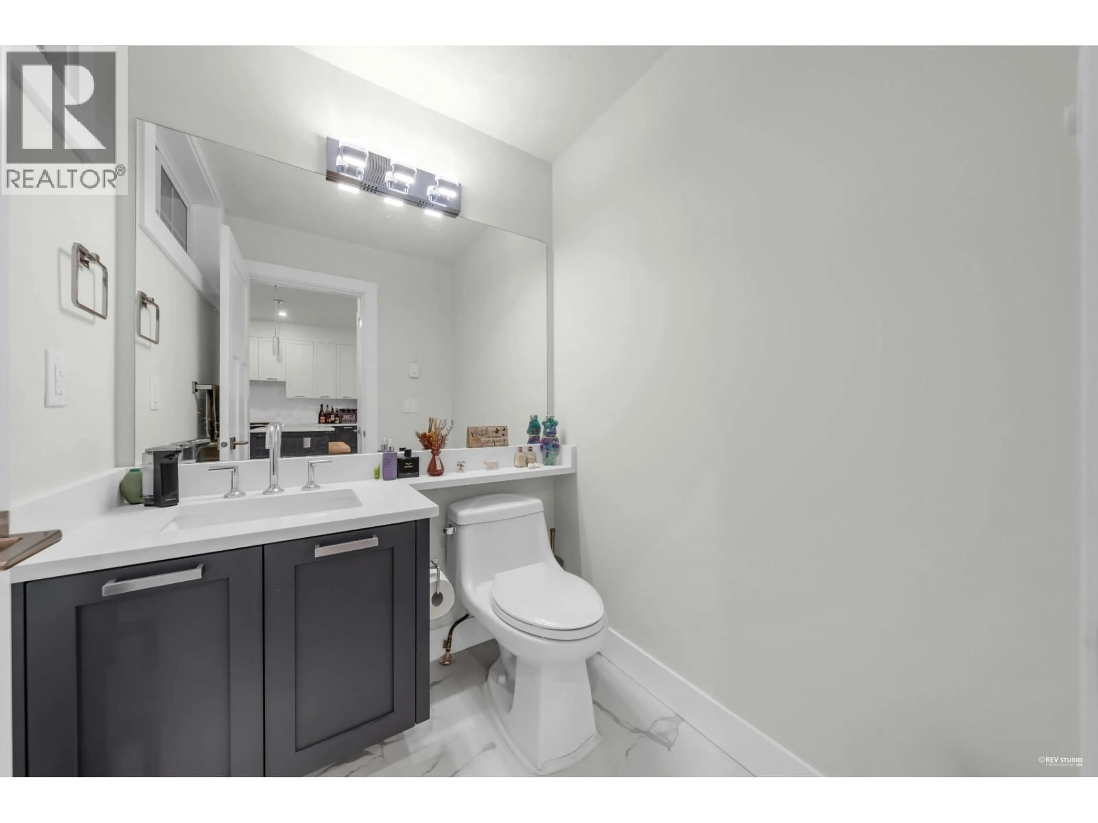 Standard bathroom, ceramic/tile floor for 3 - 188 WOOD STREET, New Westminster British Columbia V3M0H6