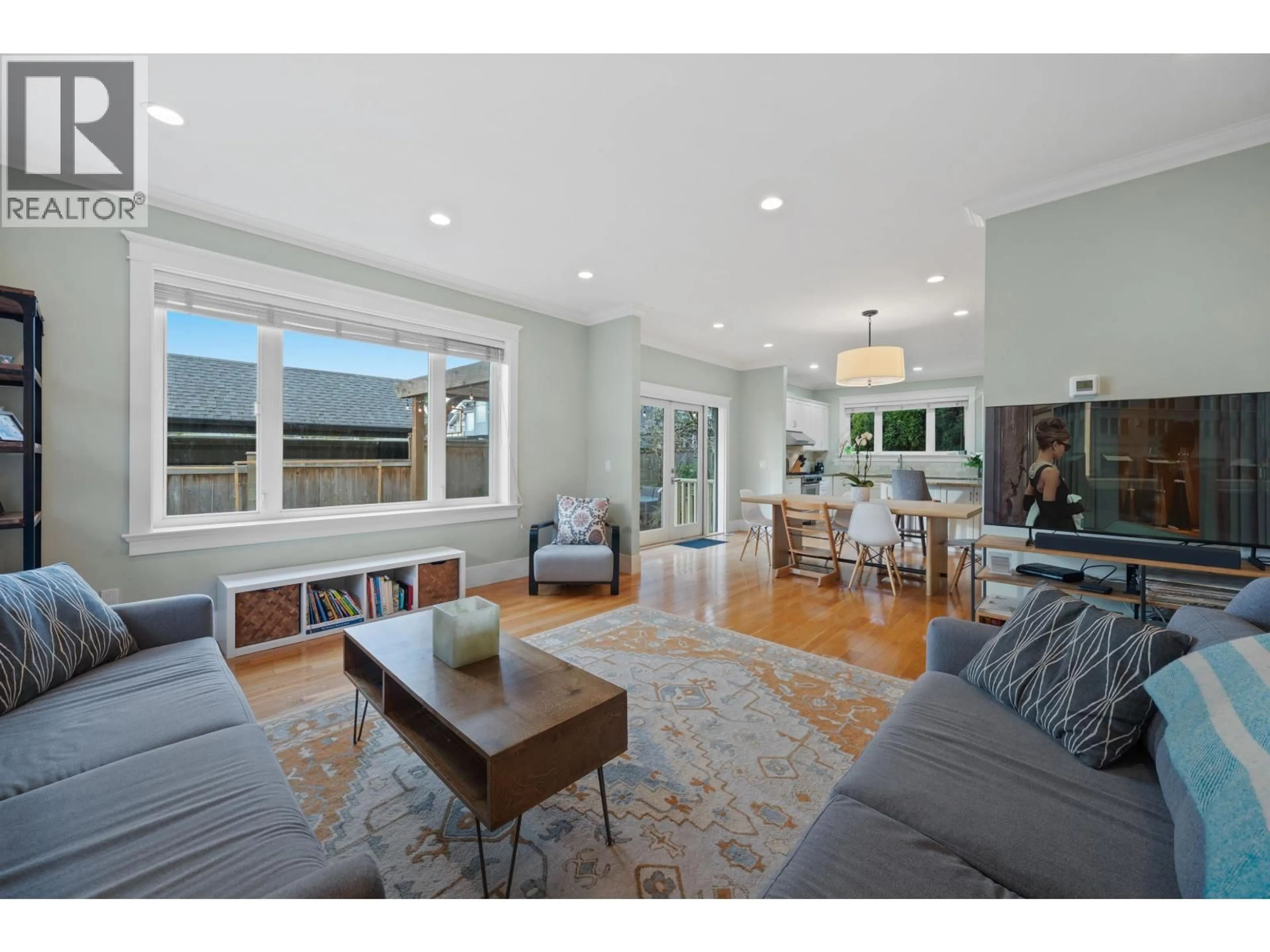 Living room with furniture, unknown for 335 8TH STREET, North Vancouver British Columbia V7L1Z2