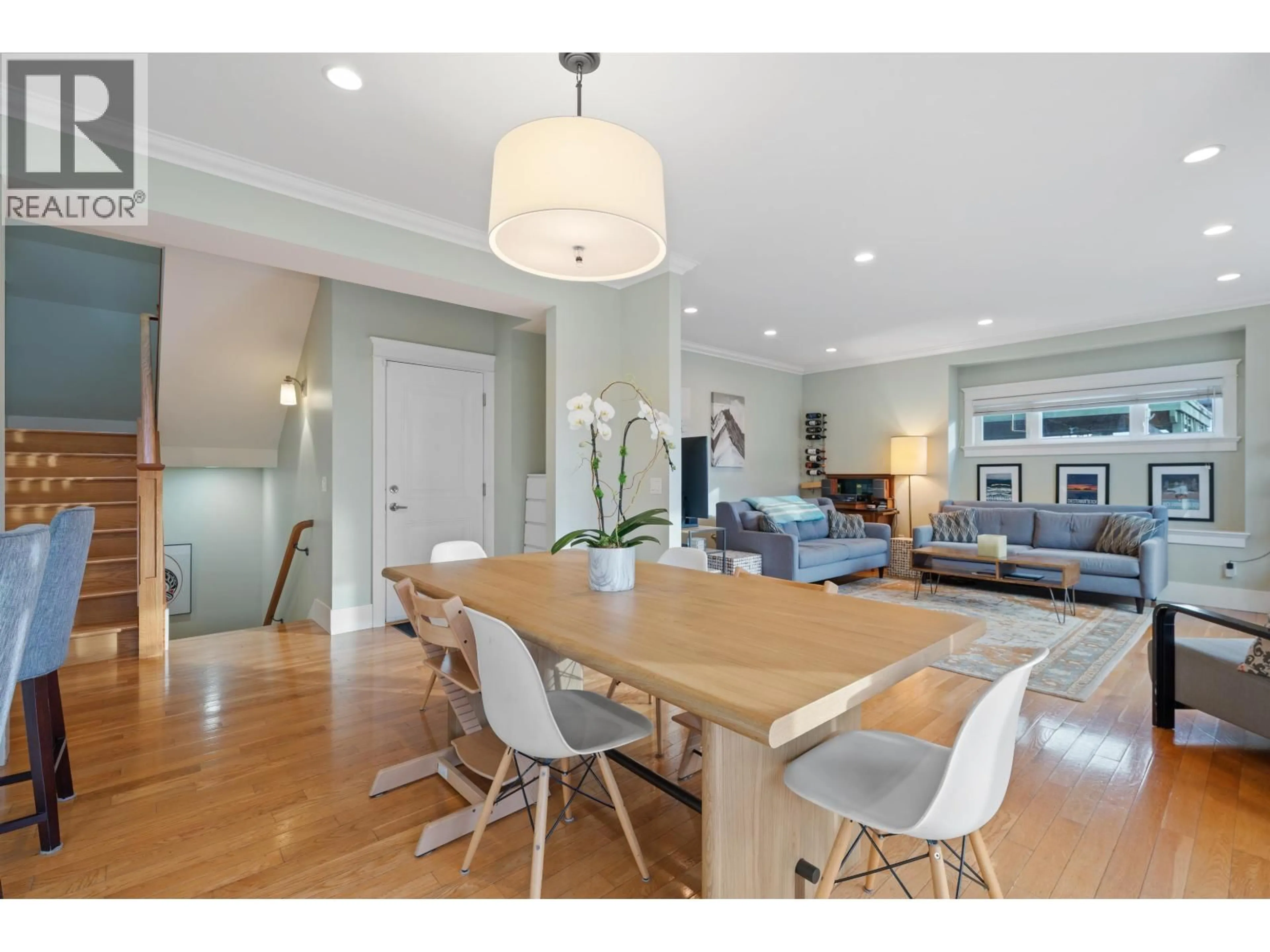 Open concept kitchen, wood/laminate floor for 335 8TH STREET, North Vancouver British Columbia V7L1Z2