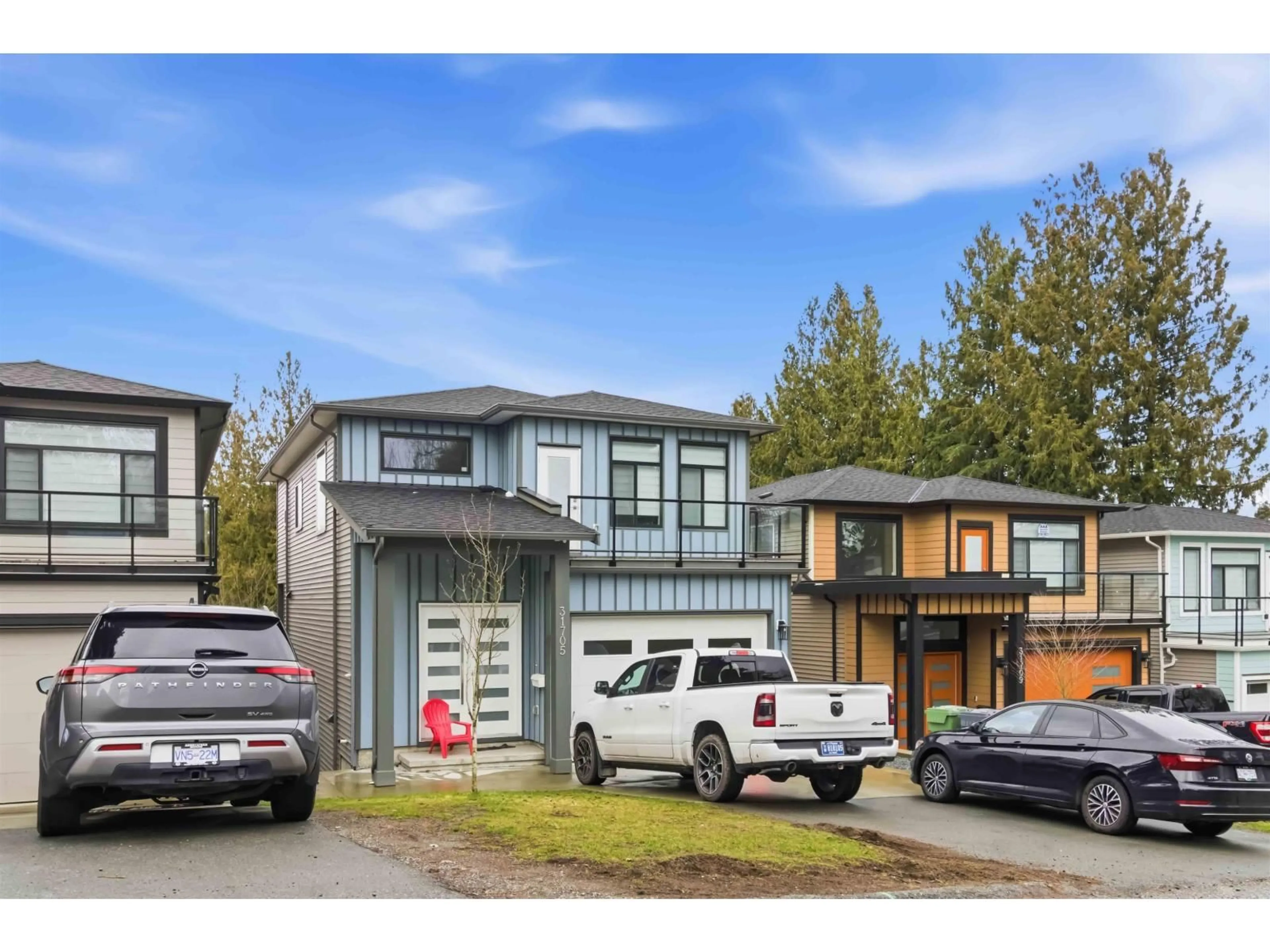 Home with vinyl exterior material, street for 31705 UPLAND CRESCENT, Abbotsford British Columbia V2T2G4