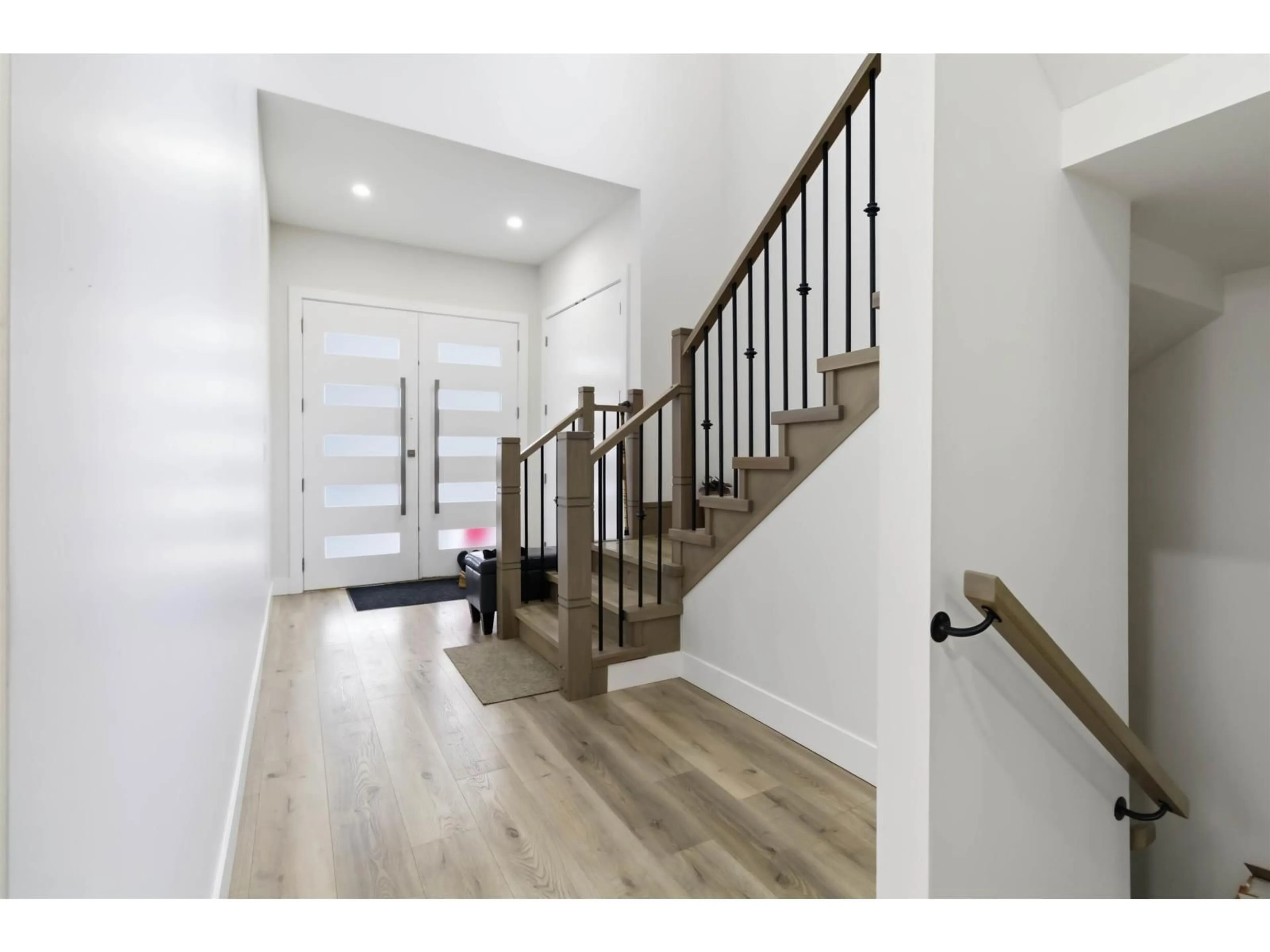 Indoor entryway for 31705 UPLAND CRESCENT, Abbotsford British Columbia V2T2G4