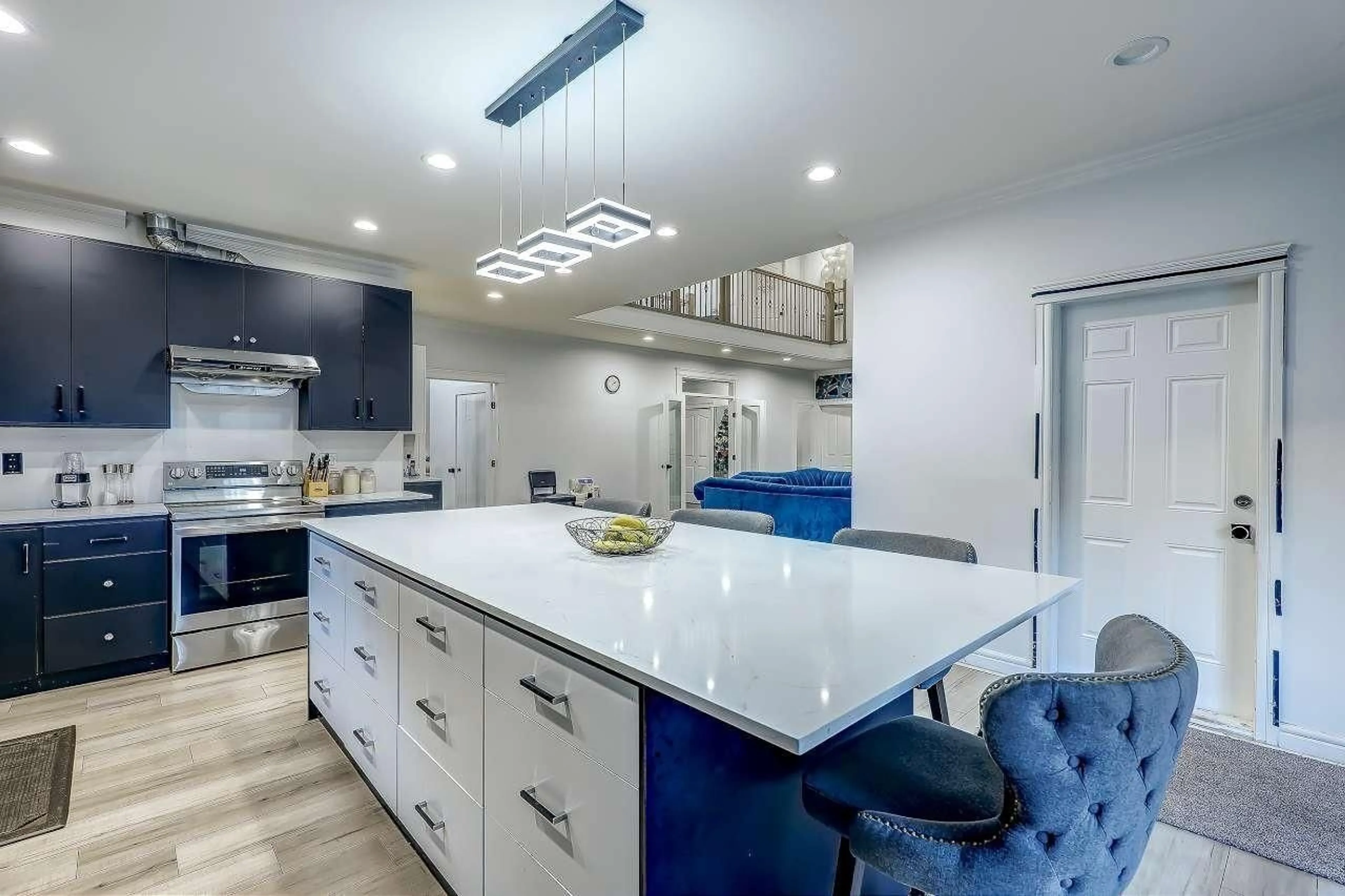 Contemporary kitchen, ceramic/tile floor for 7171 151 STREET, Surrey British Columbia V3S7Y8