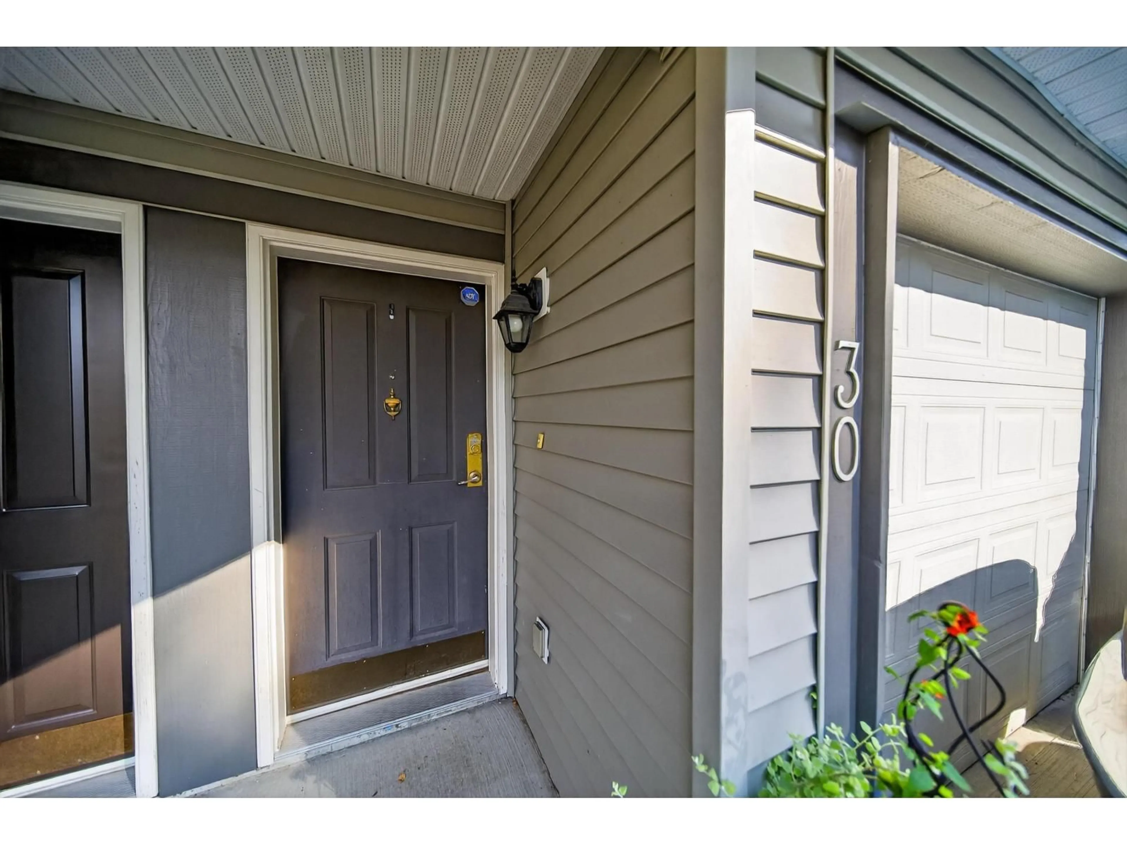 Indoor entryway for 30 - 7250 144 STREET, Surrey British Columbia V3W1L7