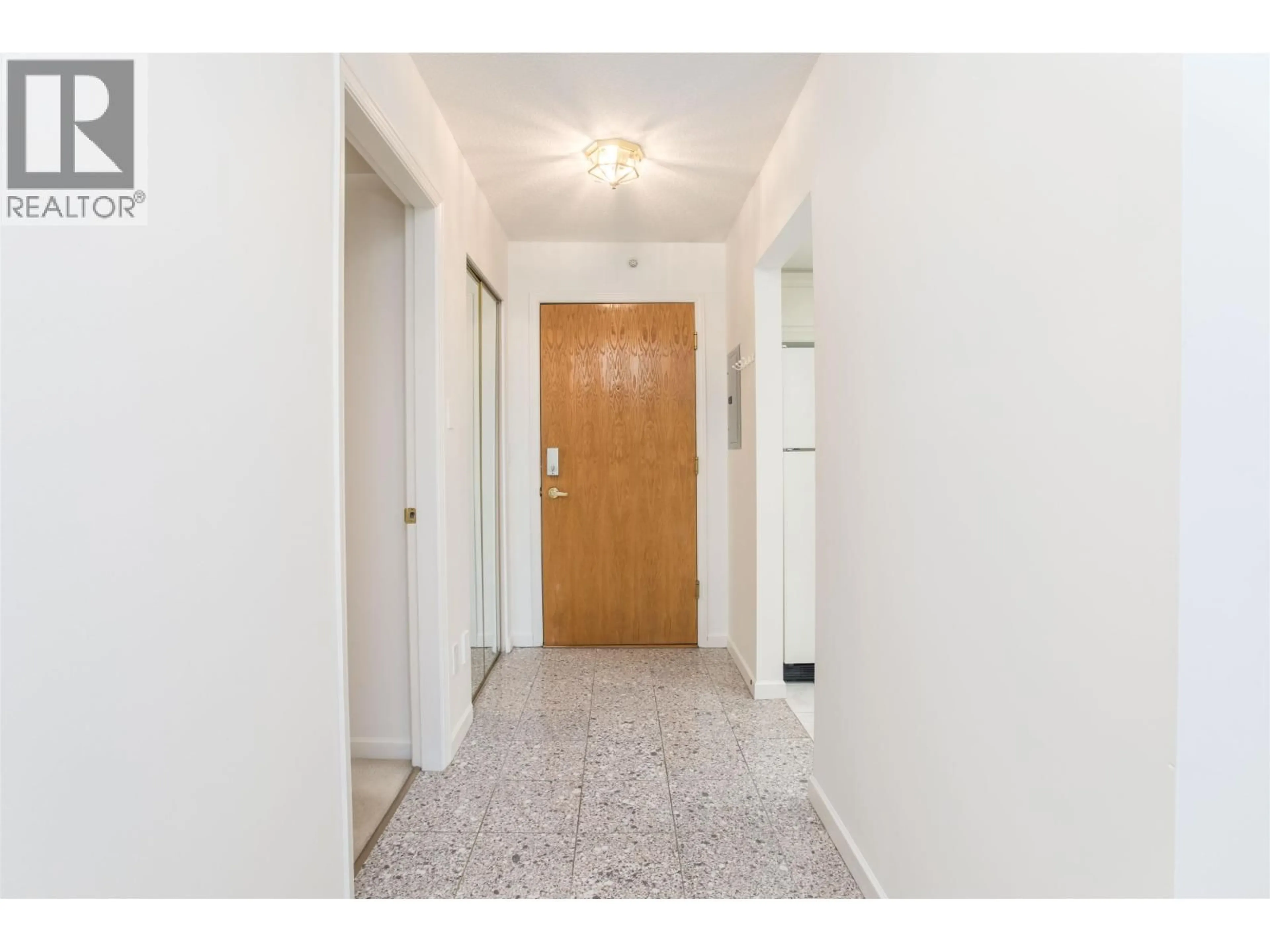 Indoor entryway for 1003 - 1185 QUAYSIDE DRIVE, New Westminster British Columbia V3M6T8