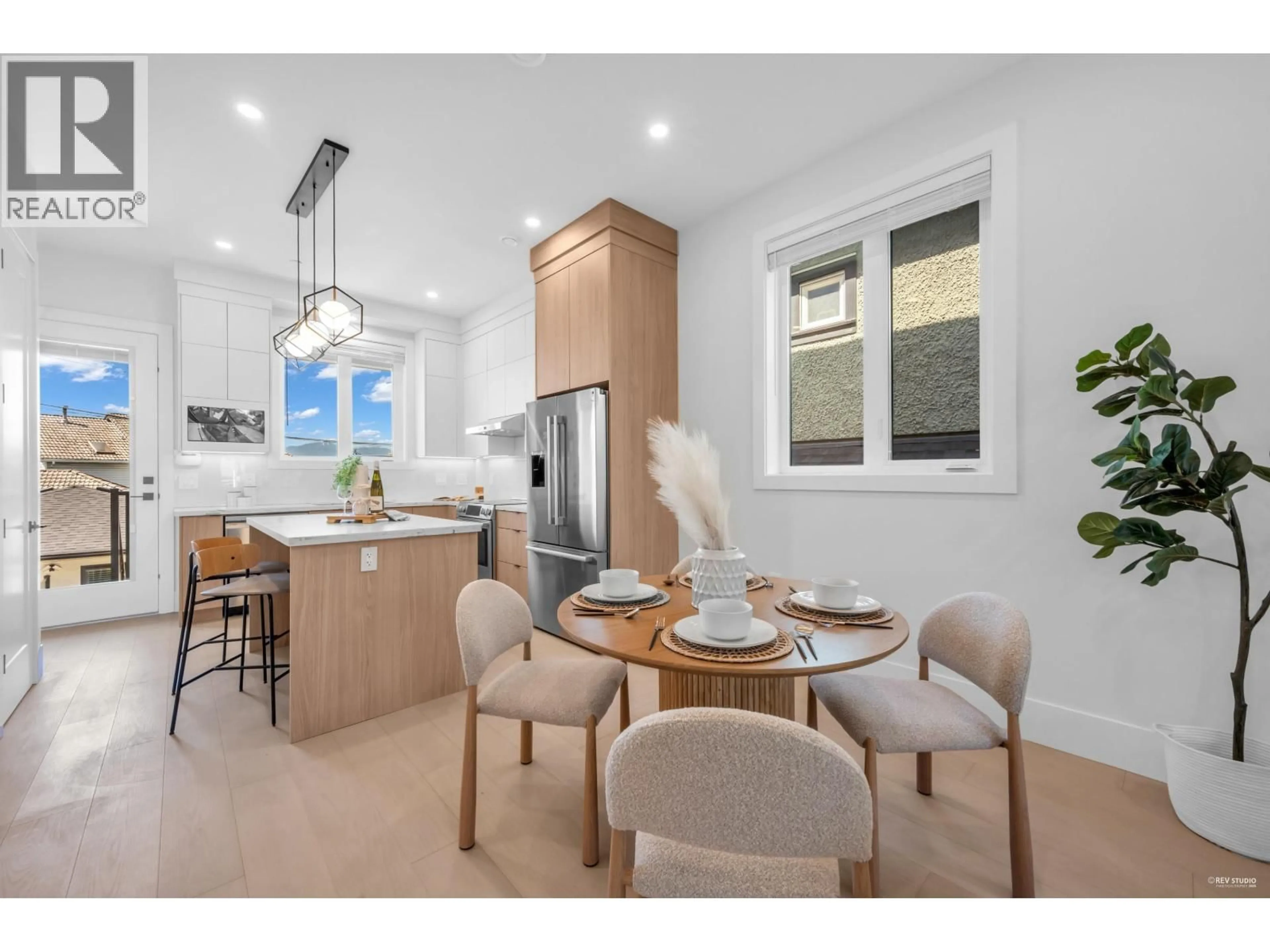 Open concept kitchen, unknown for 3417 SEAFORTH DRIVE, Vancouver British Columbia V5M4C6