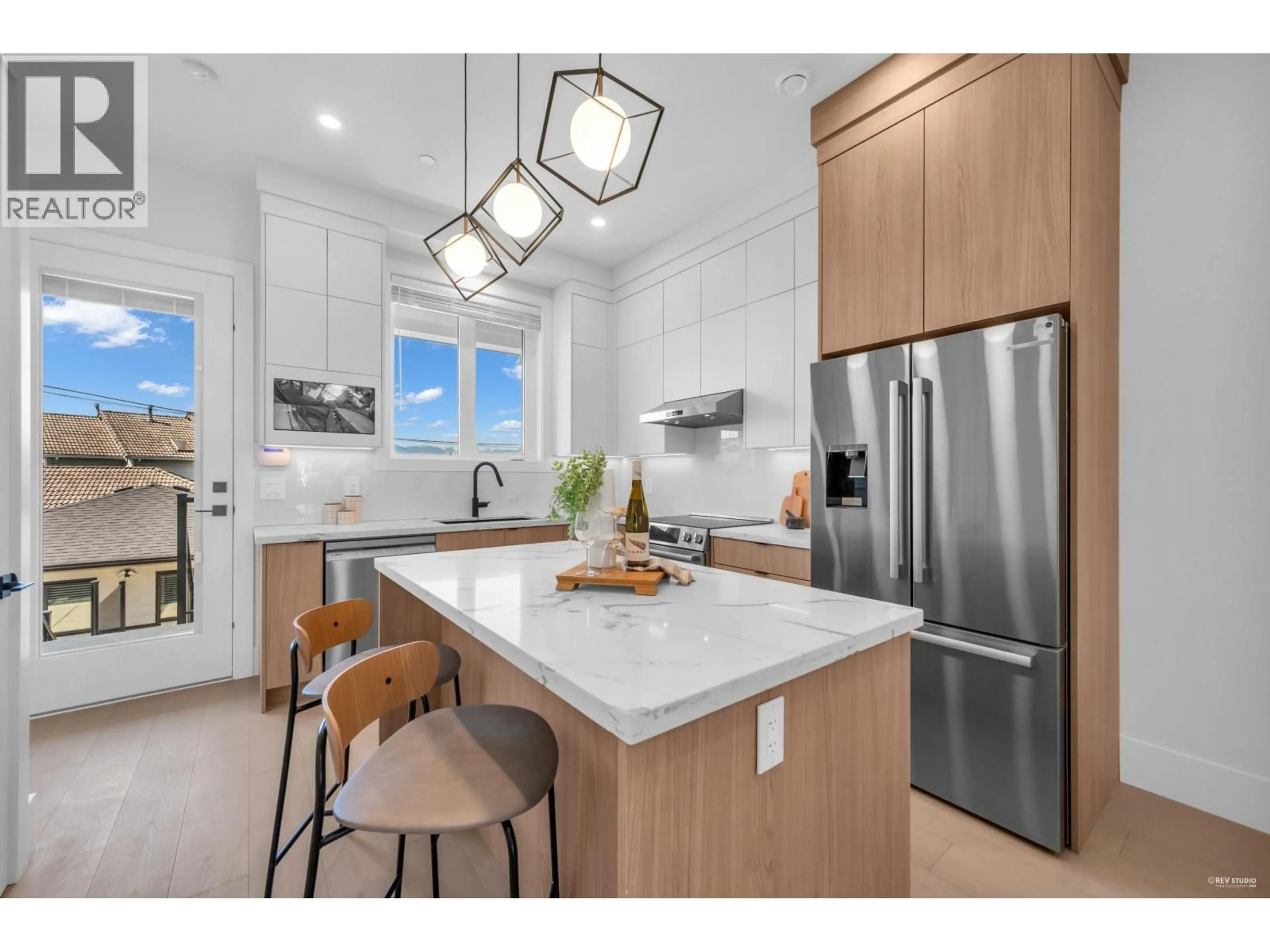 Open concept kitchen, ceramic/tile floor for 3417 SEAFORTH DRIVE, Vancouver British Columbia V5M4C6