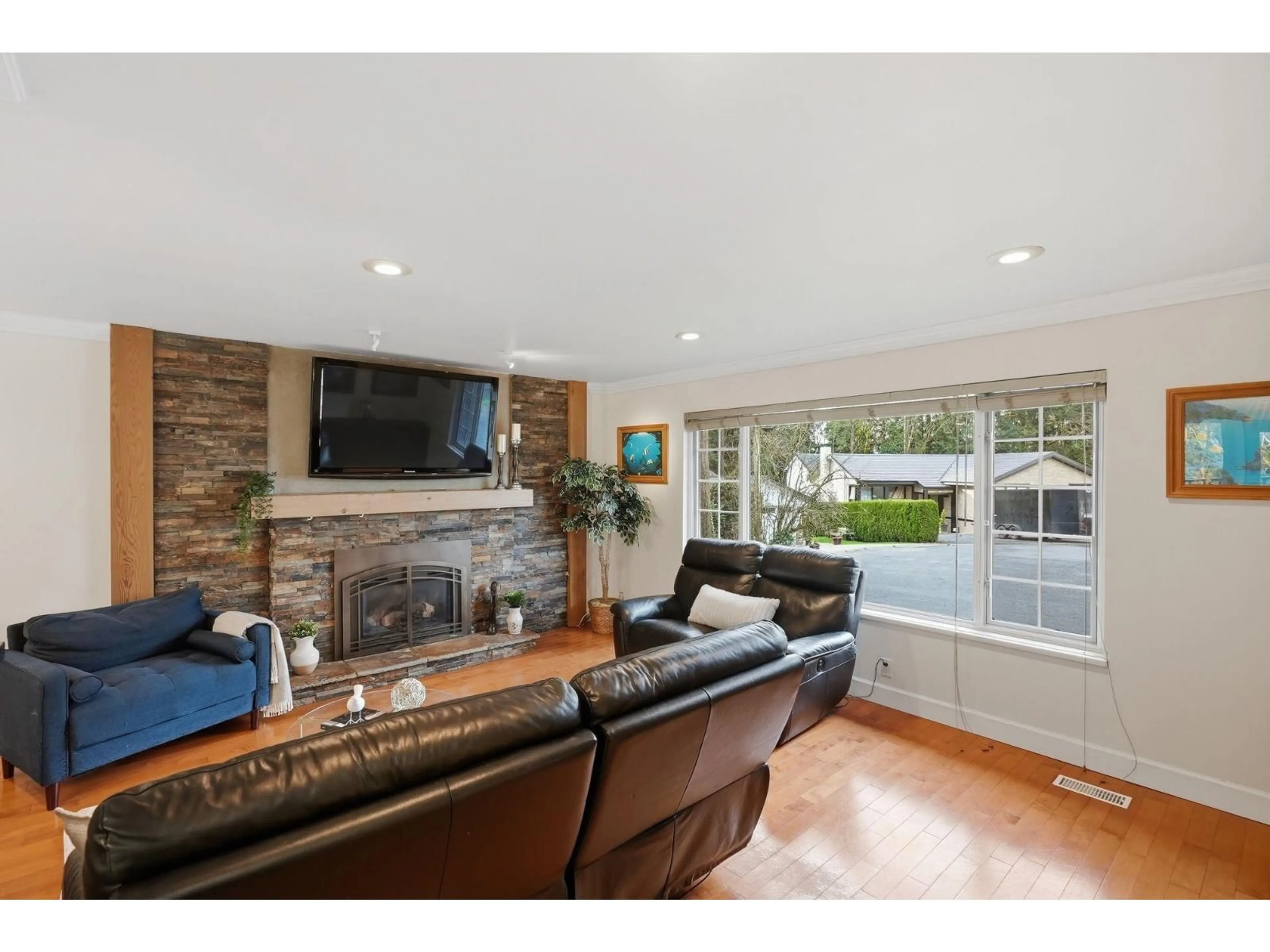 Living room with furniture, unknown for 7346 PRIORY PLACE, Delta British Columbia V4C4L6