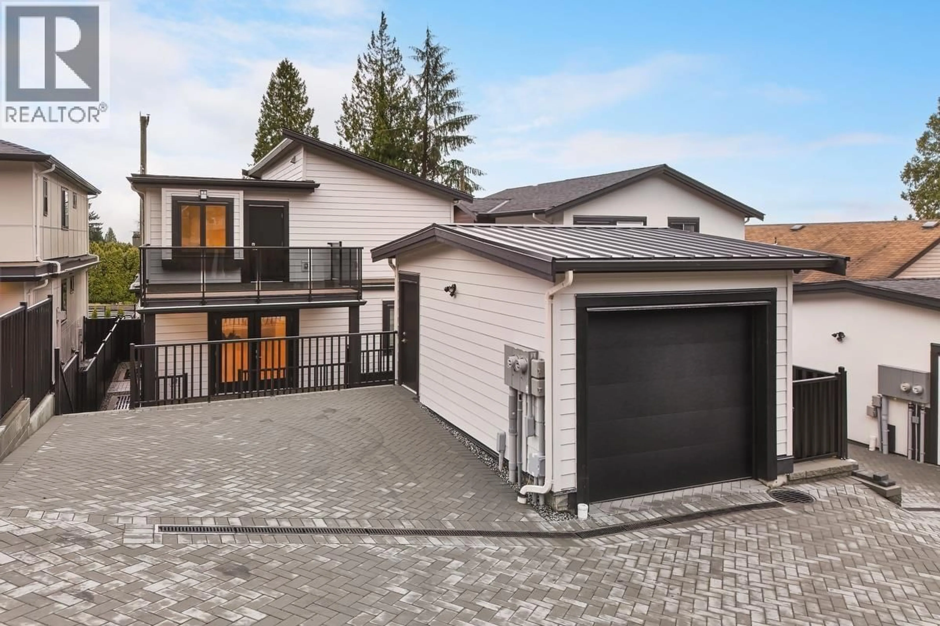 Unknown for 806 MONTROYAL BOULEVARD, North Vancouver British Columbia V7R2G6