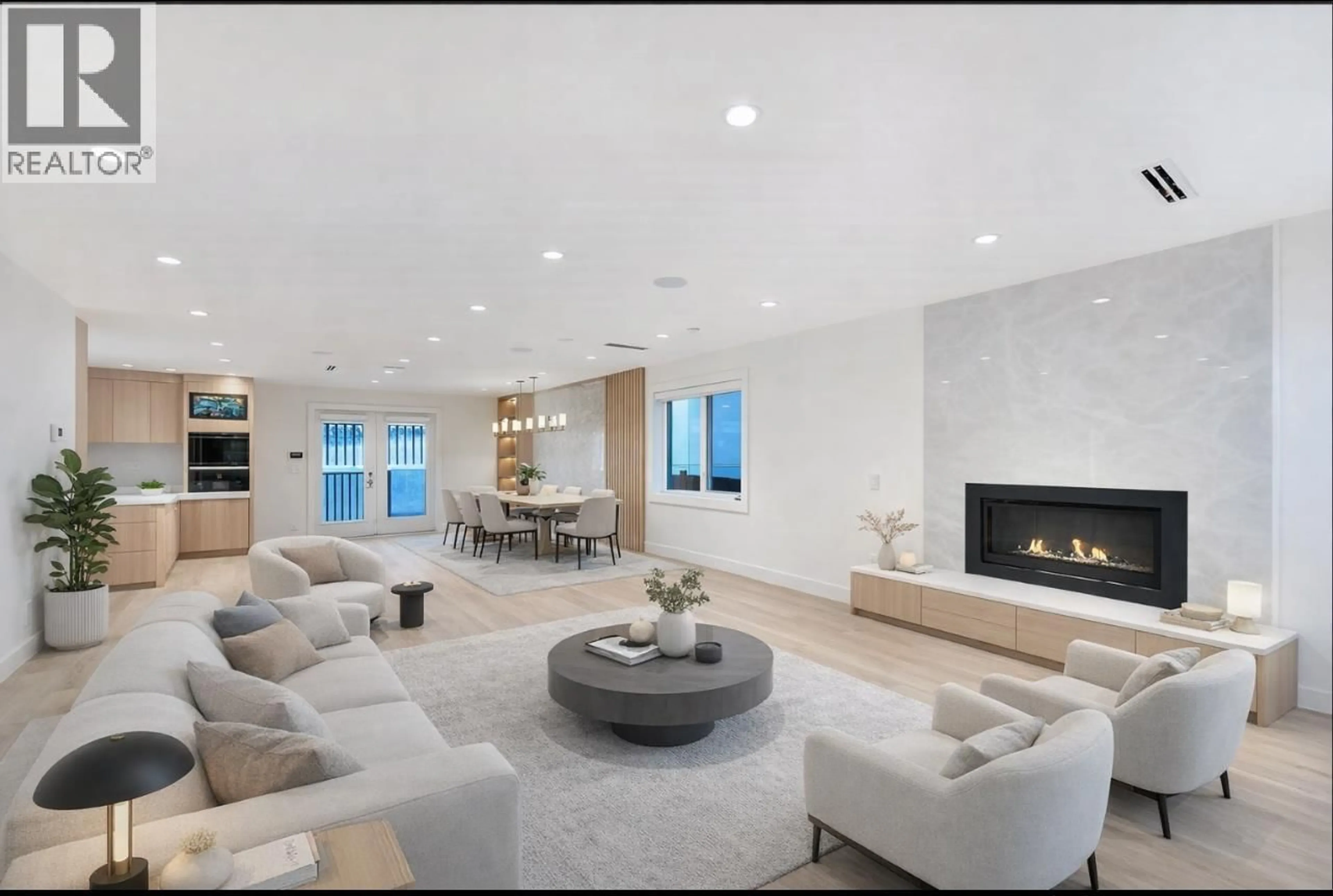 Living room with furniture, unknown for 806 MONTROYAL BOULEVARD, North Vancouver British Columbia V7R2G6