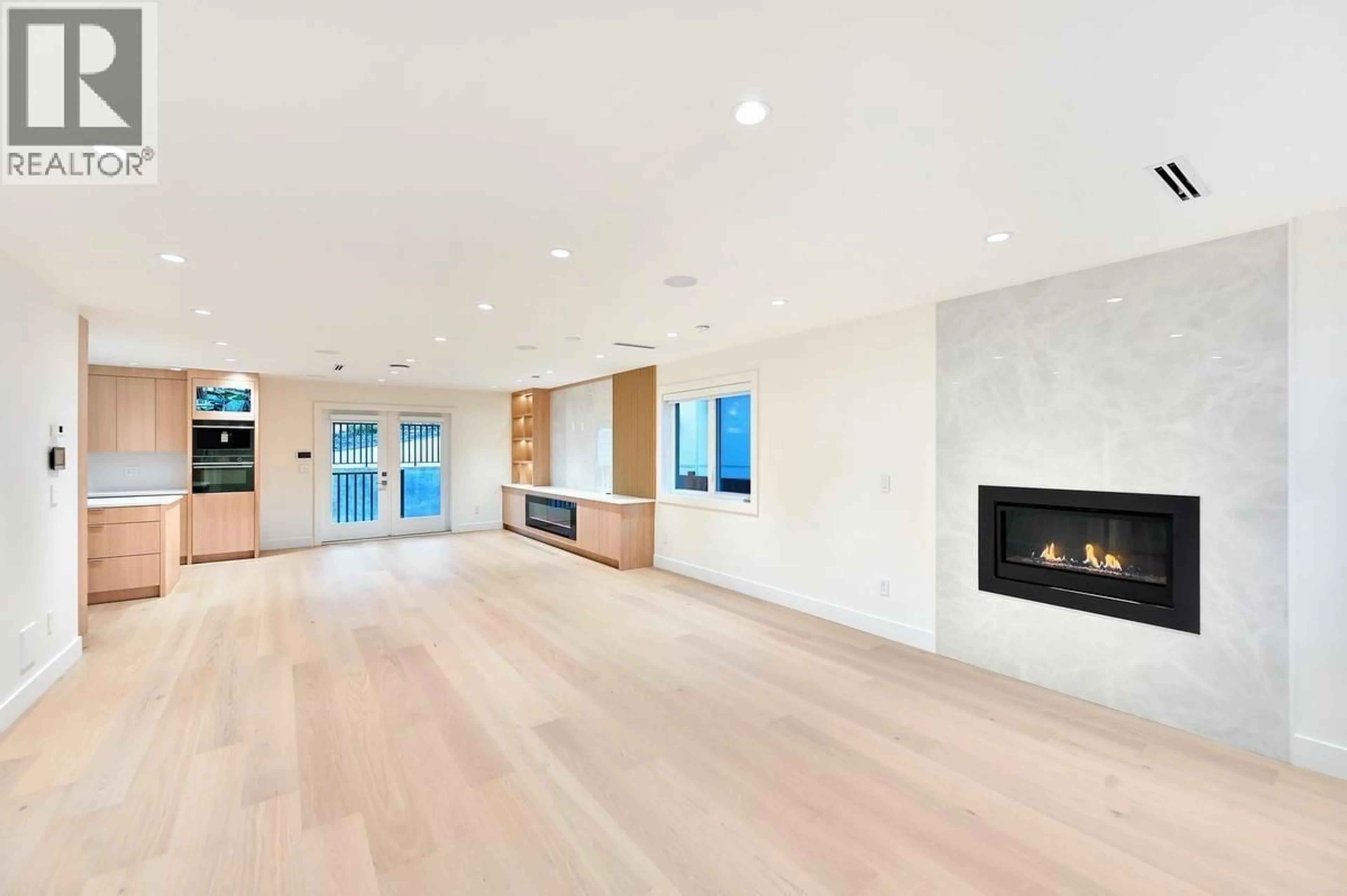 Unknown for 806 MONTROYAL BOULEVARD, North Vancouver British Columbia V7R2G6