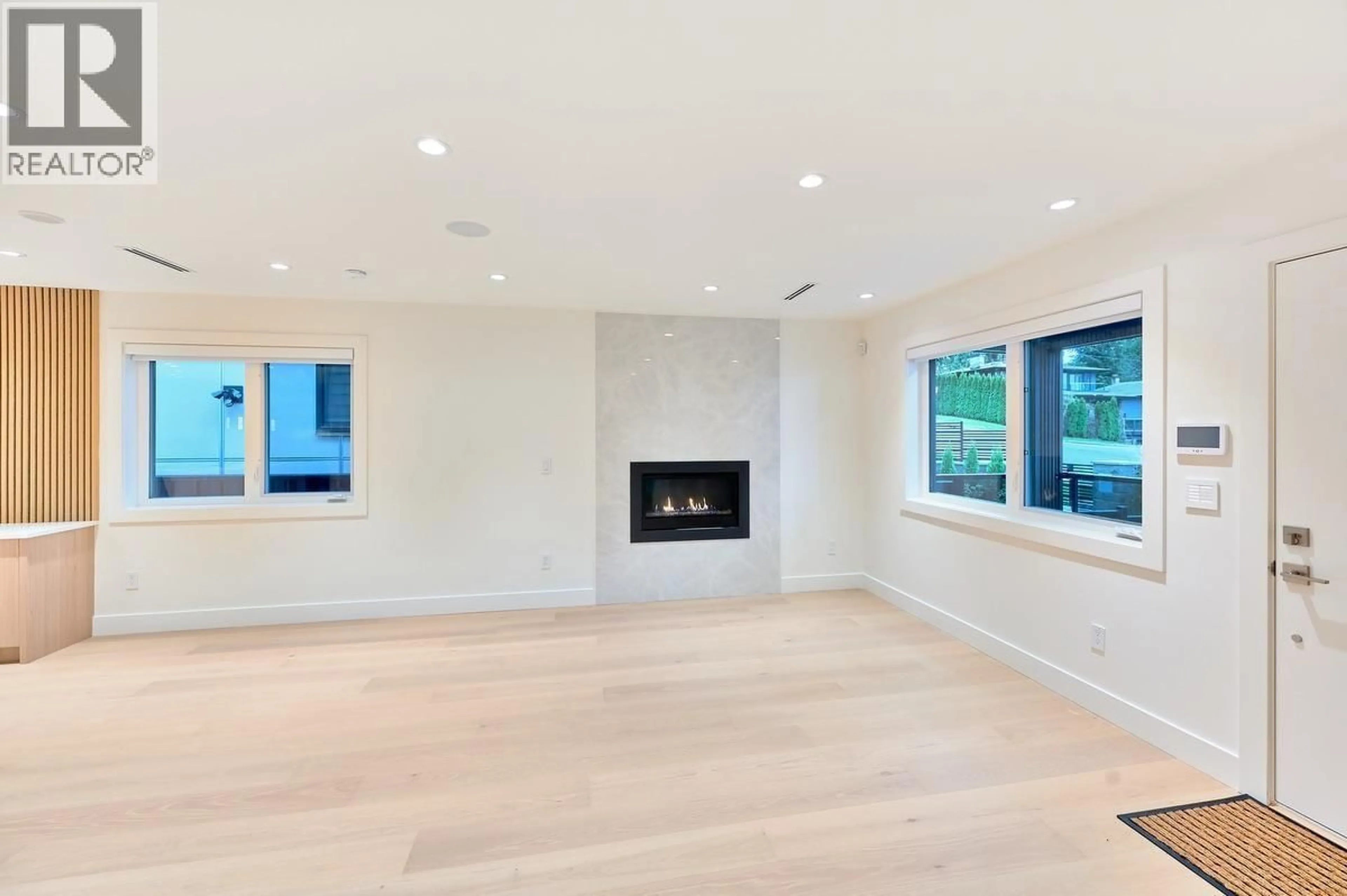 A pic of a room for 806 MONTROYAL BOULEVARD, North Vancouver British Columbia V7R2G6