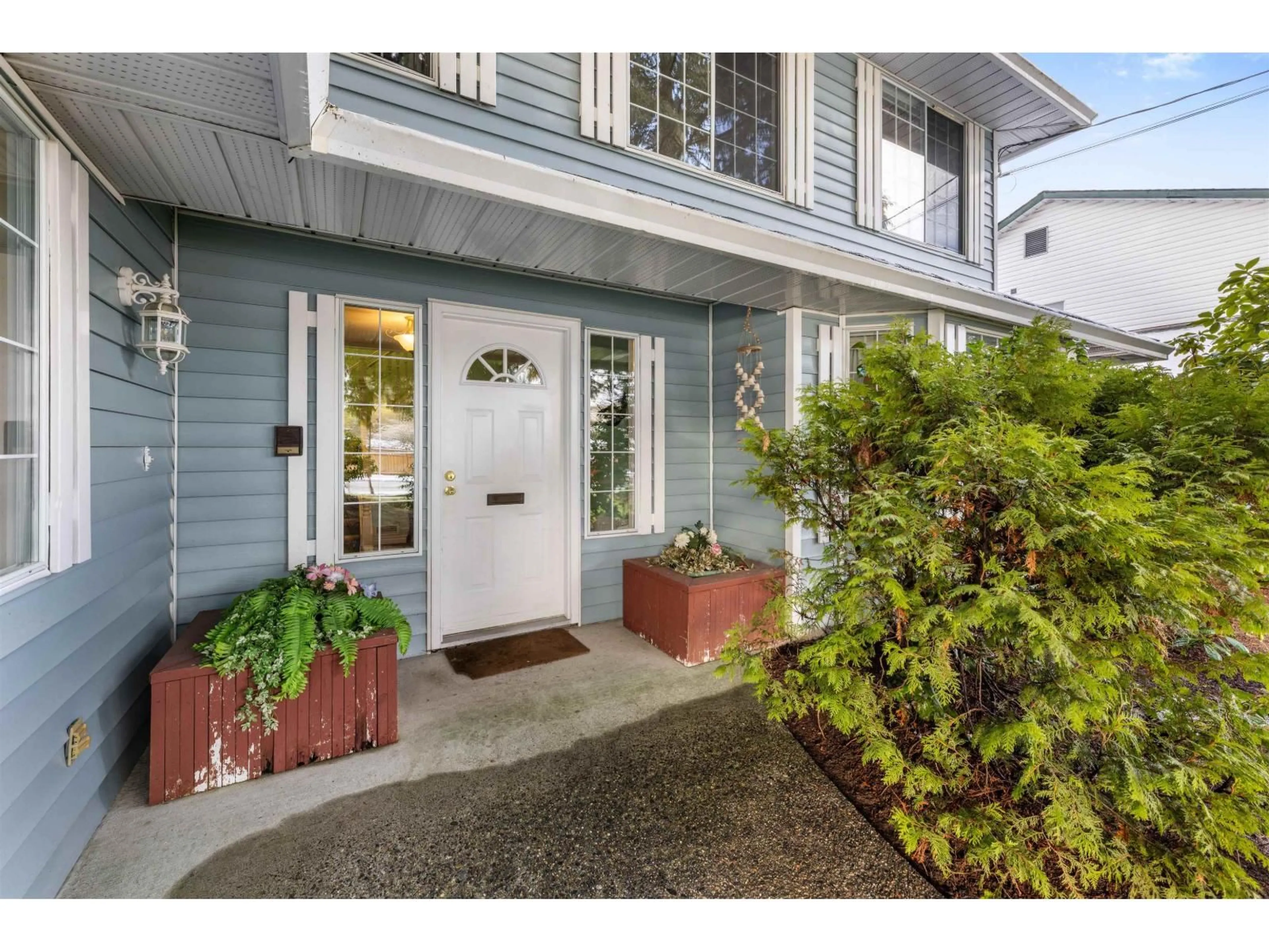 Indoor entryway for 11077 154 STREET, Surrey British Columbia V3R6V7