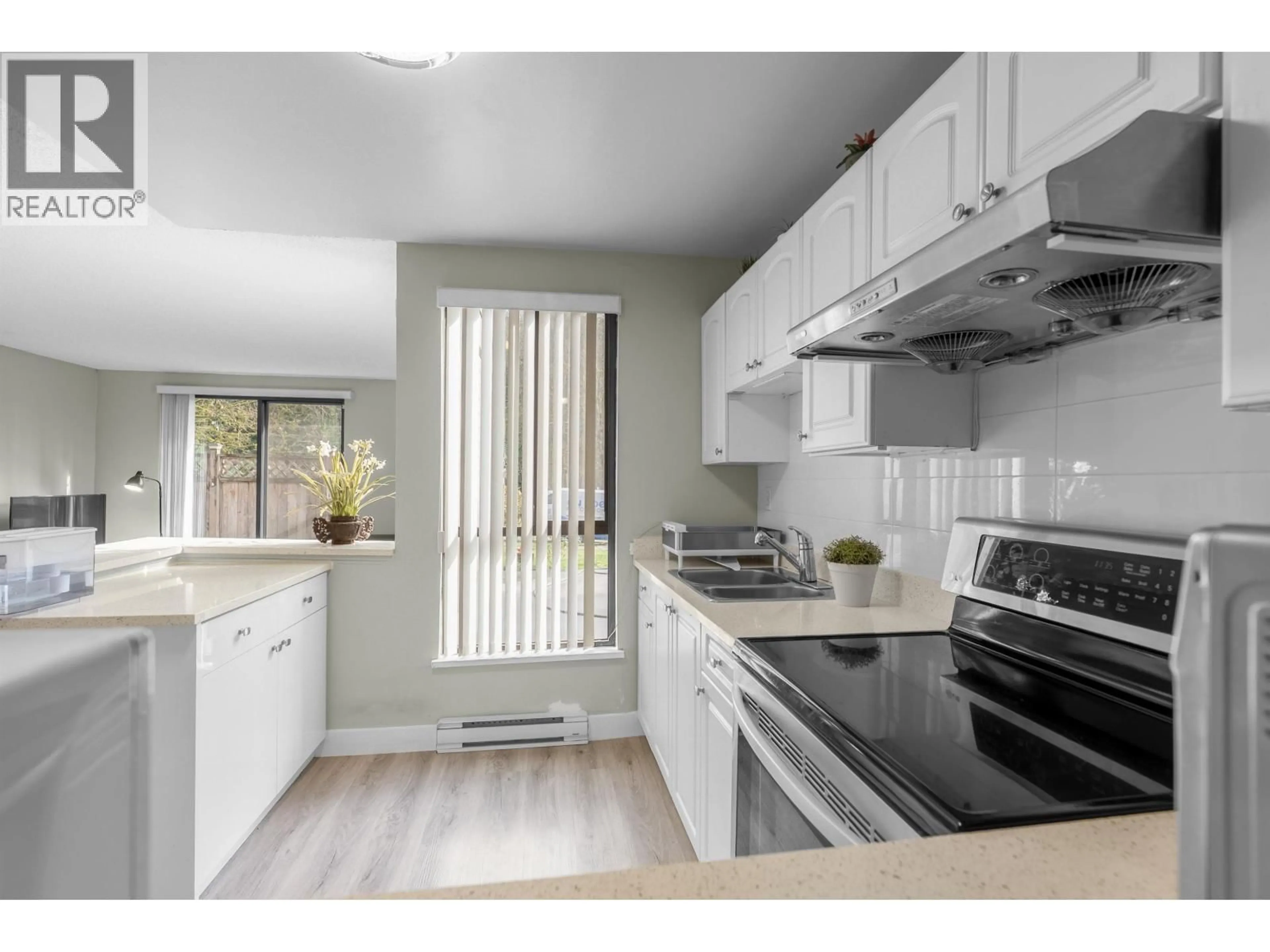 Standard kitchen, unknown for 104 - 9133 CAPELLA DRIVE, Burnaby British Columbia V3J7K4