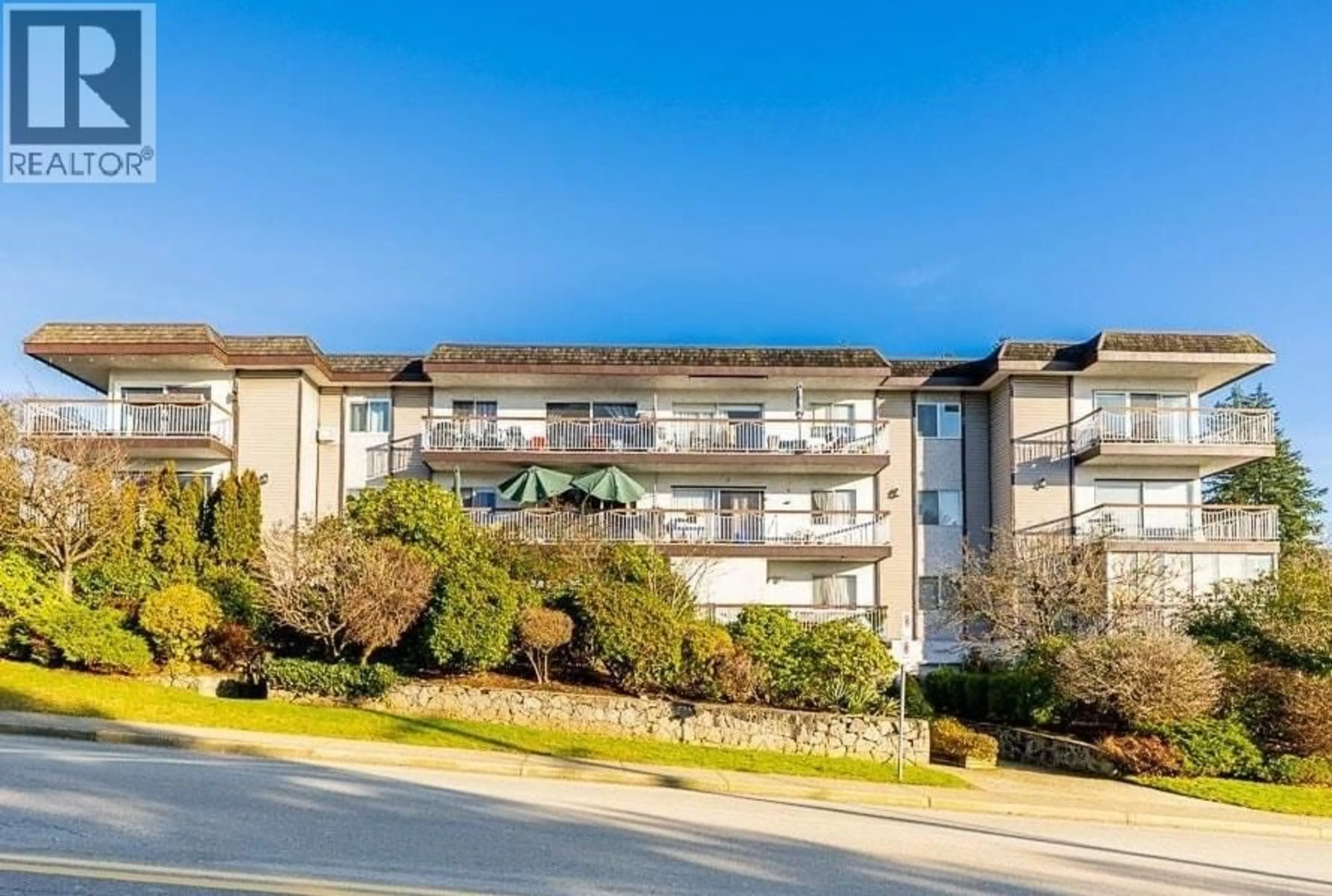 A pic from outside/outdoor area/front of a property/back of a property/a pic from drone, unknown for 318 - 3080 LONSDALE AVENUE, North Vancouver British Columbia V7N3J5