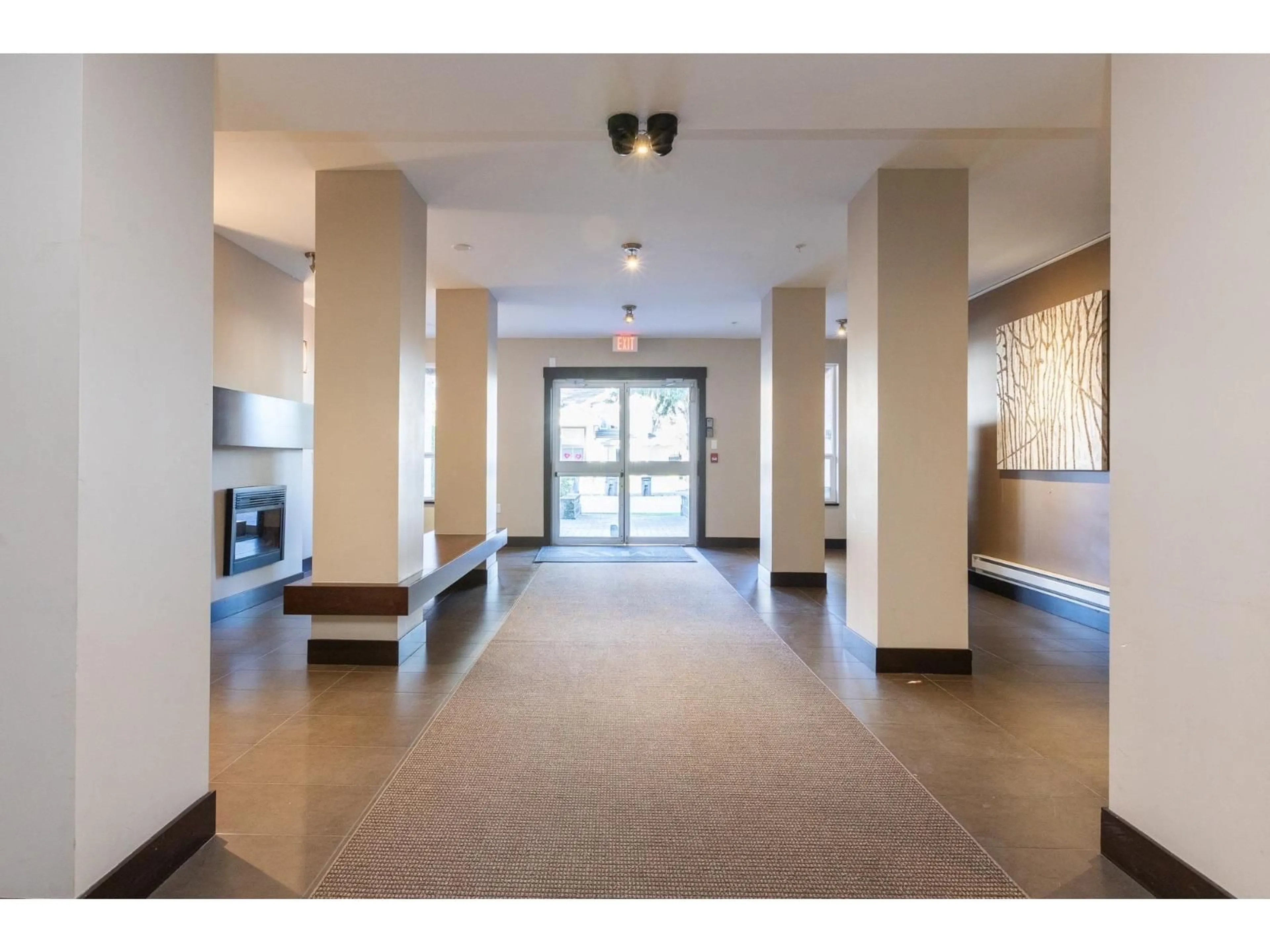 Indoor foyer for 202 - 14960 102A AVENUE, Surrey British Columbia V3R6A3