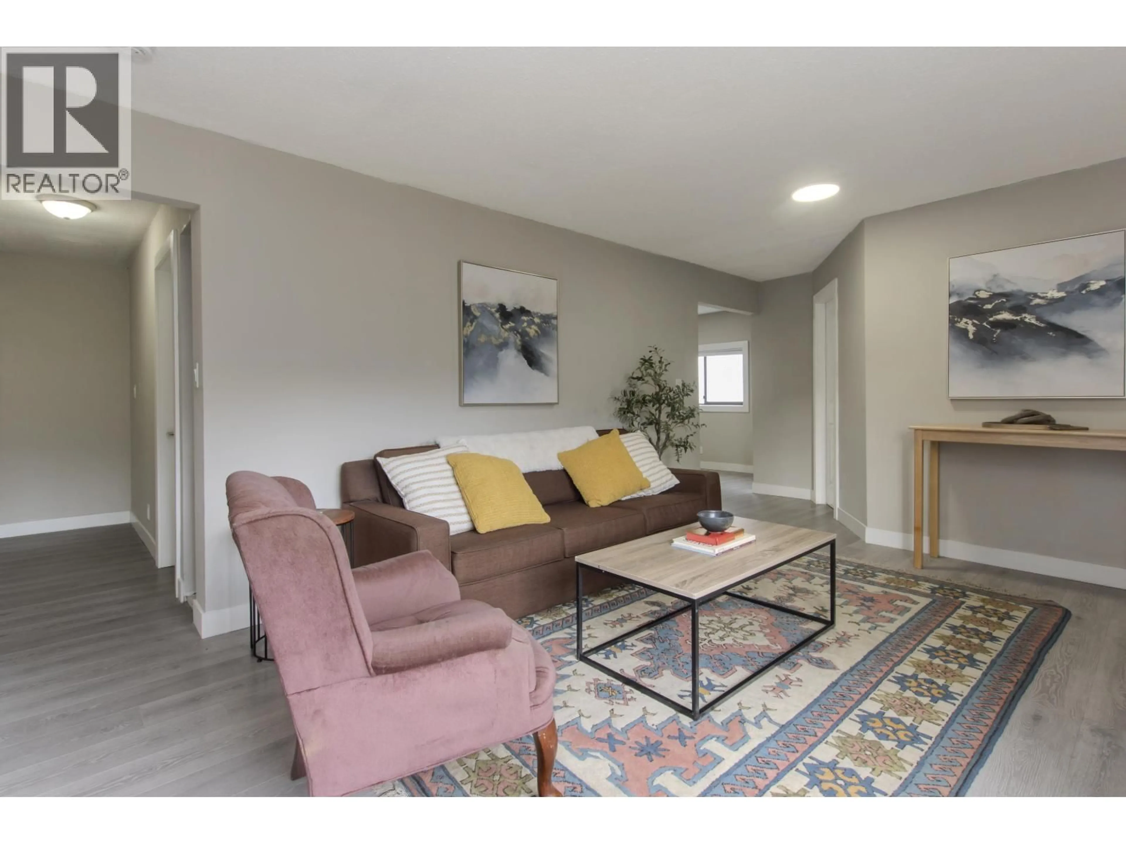 Living room with furniture, unknown for 39727 GOVERNMENT ROAD, Squamish British Columbia V8B0A2