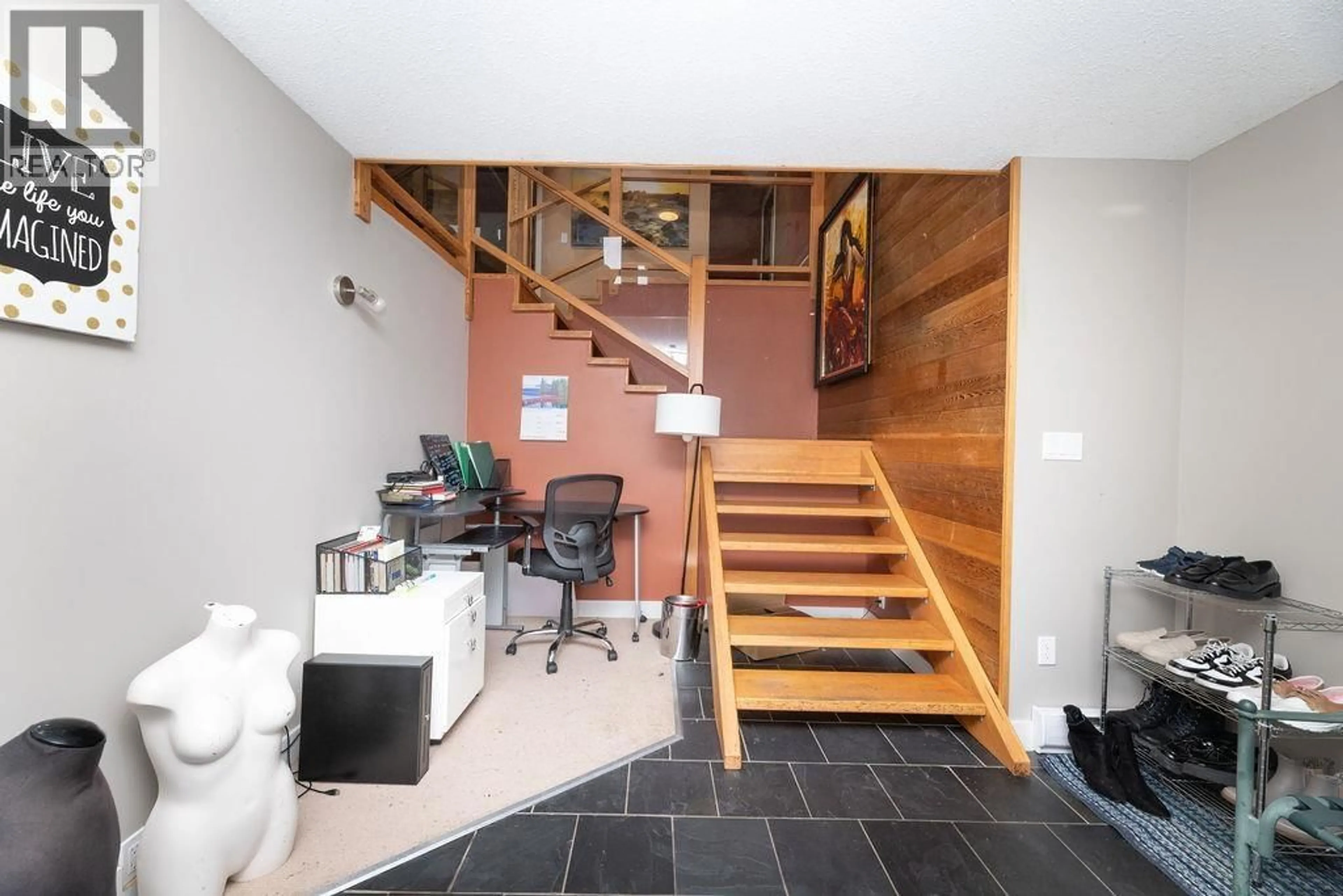 Indoor foyer for 4934 GEER ROAD, Sechelt British Columbia V0N3A2